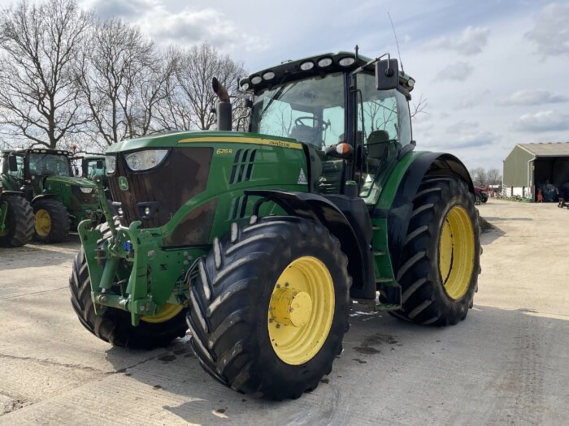 JOHN DEERE 6215R