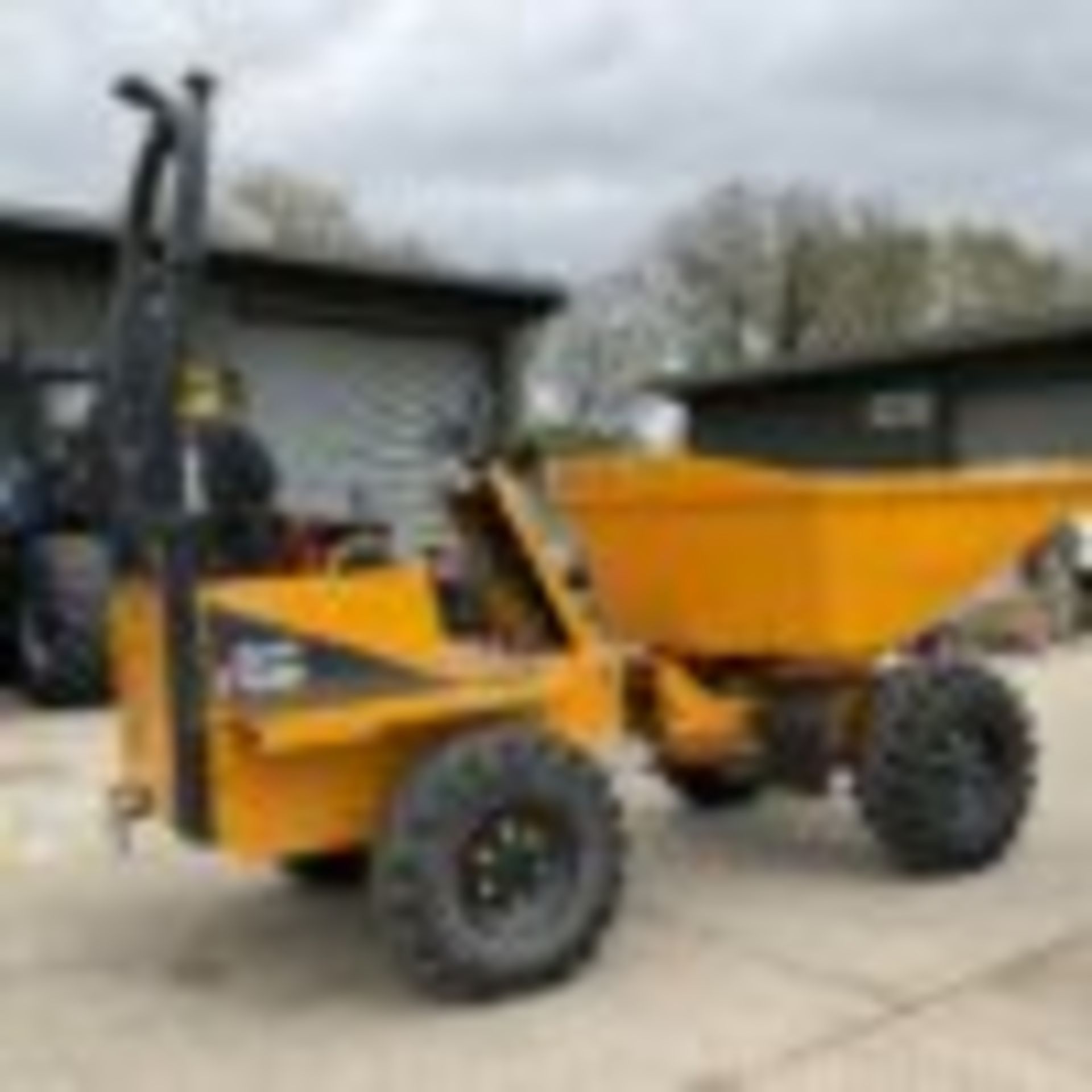 THWAITES MACH 573: POWERFUL 3-TON SWIVEL TIP DUMPER - Bild 6 aus 9