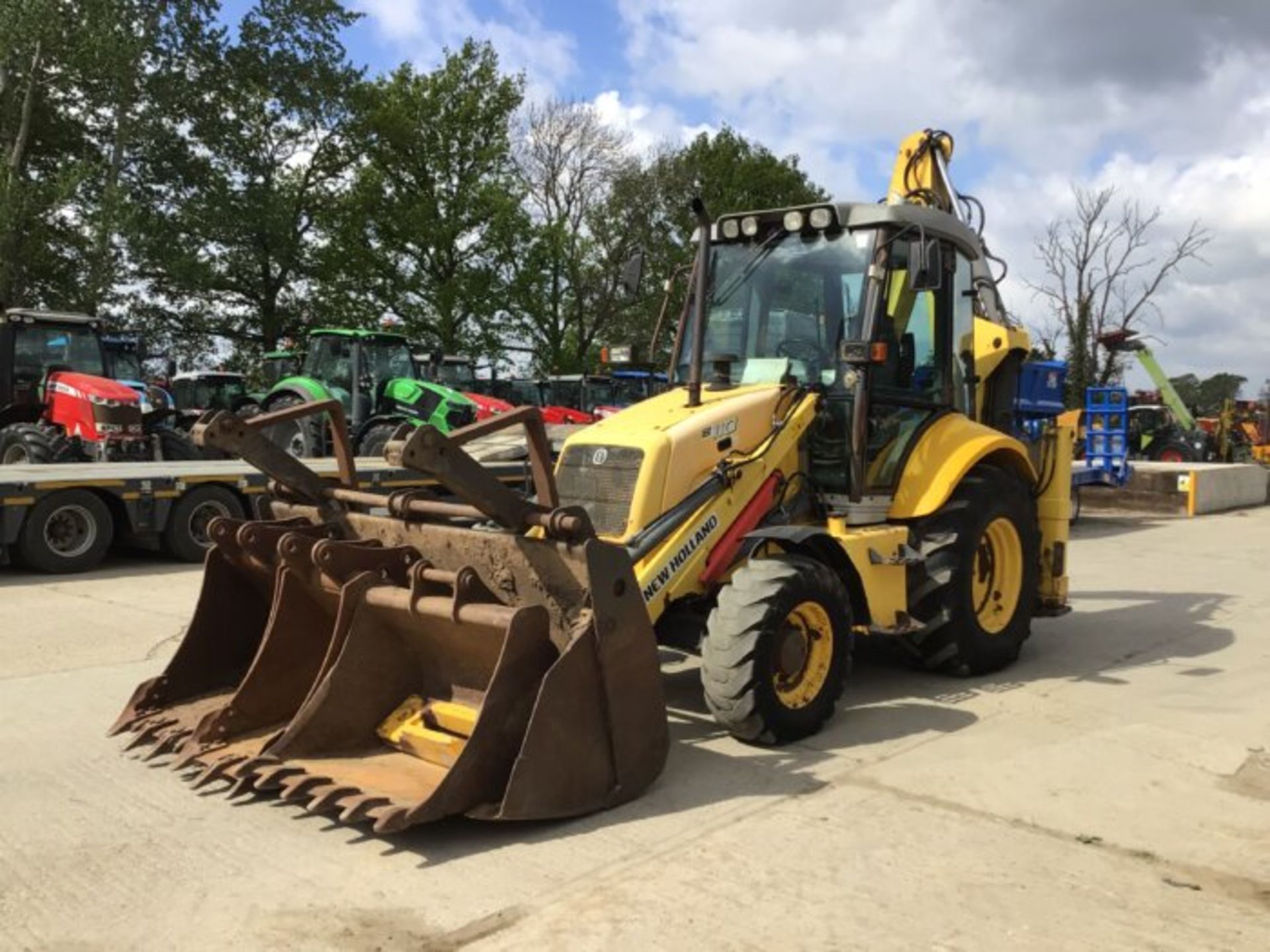 NEW HOLLAND B110 BACKHOE LOADER - Image 9 of 11