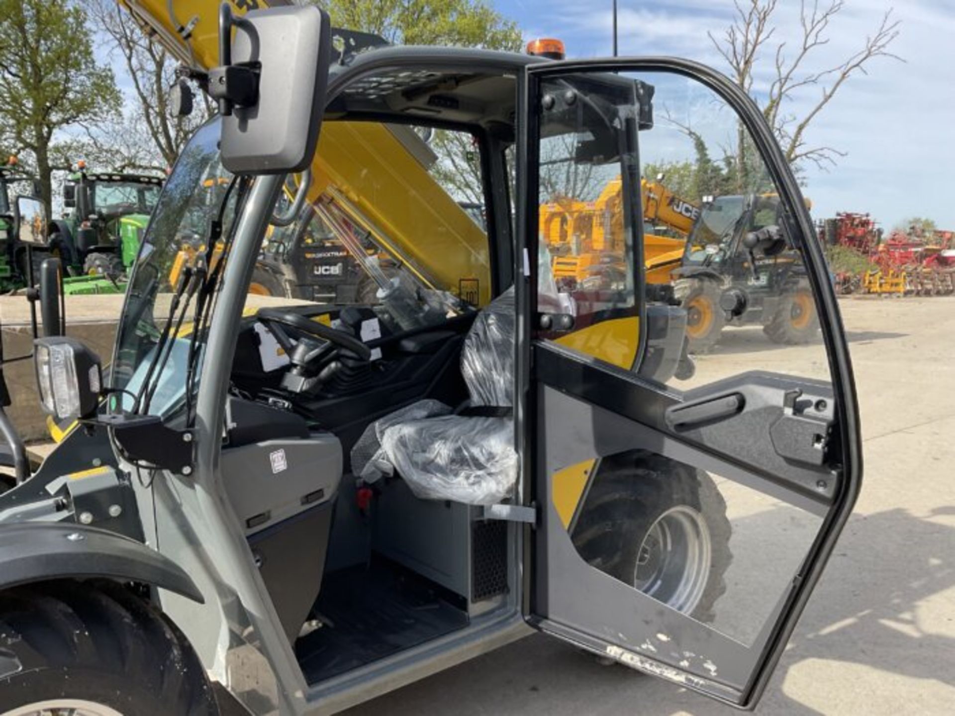 KRAMER 1445 COMPACT TELEHANDLER WITH PALLET FORKS - Image 8 of 10