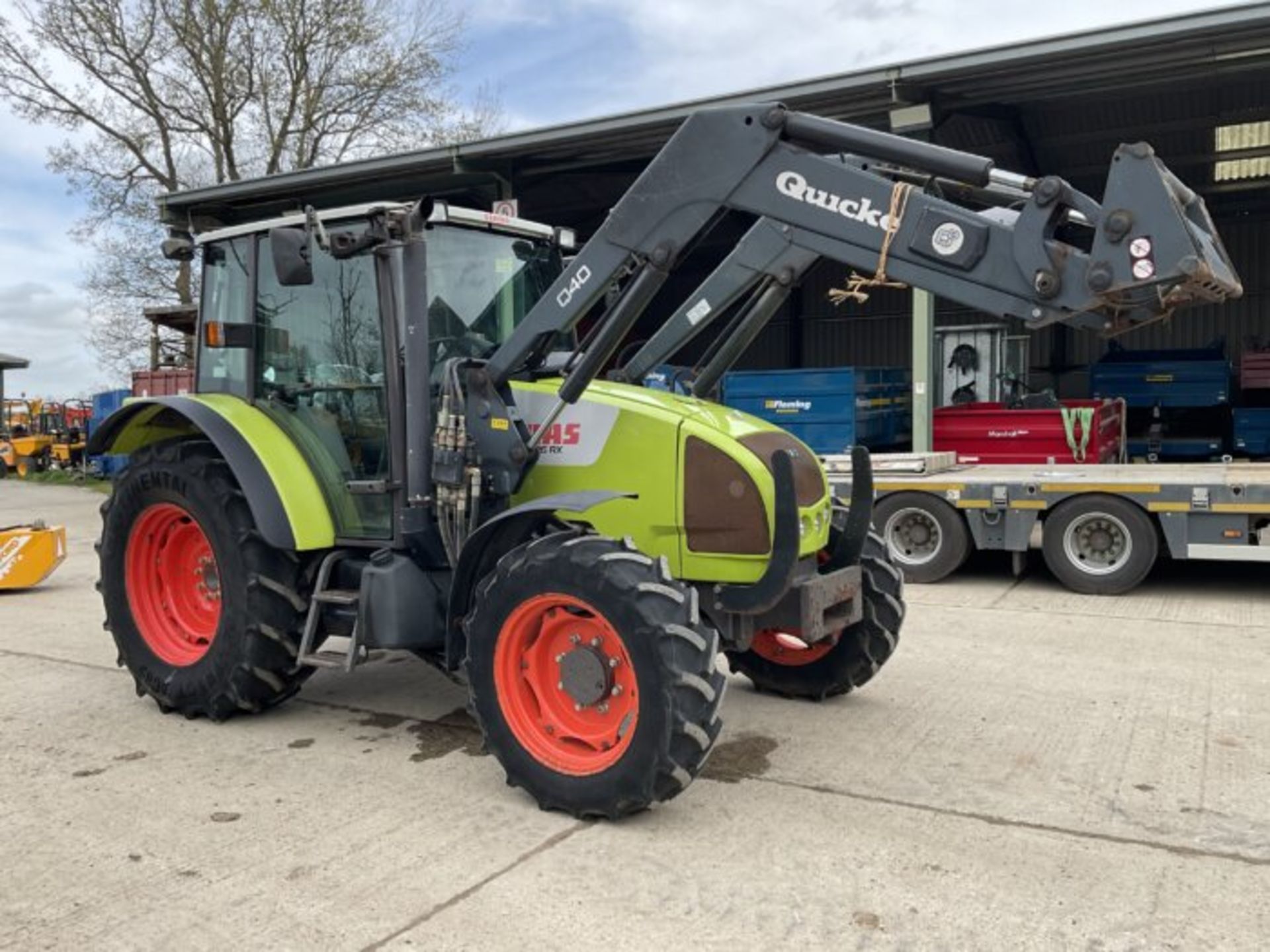 CLAAS CELTIS 426RX TRACTOR WITH QUICKE Q40 LOADER - Image 2 of 8