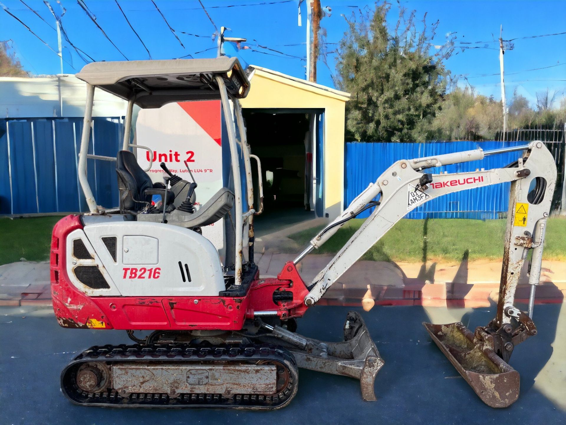 "ENHANCED EFFICIENCY: 2015 TAKEUCHI TB216 MINI EXCAVATOR - LOW HOURS, HIGH CAPABILITY!" - Bild 8 aus 11