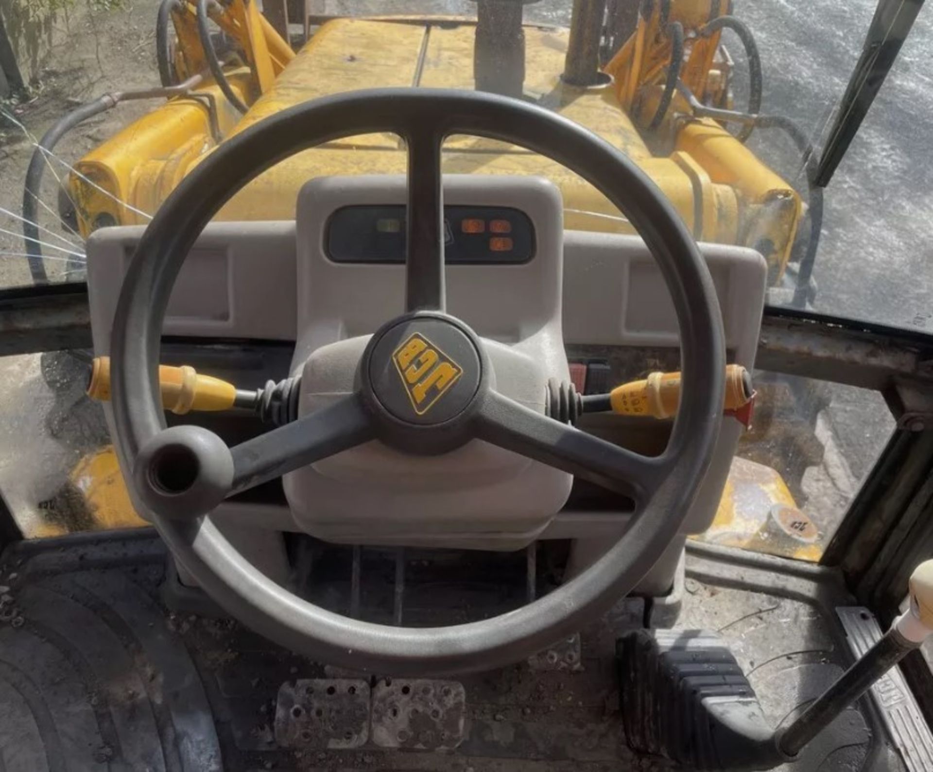 RELIABLE WORKHORSE: JCB 3CX SITEMASTER BACKHOE LOADER - Image 11 of 12