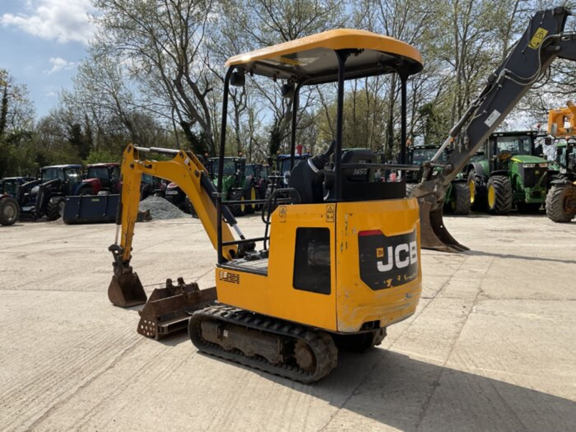 2019 JCB 15 C-1 - Image 3 of 9