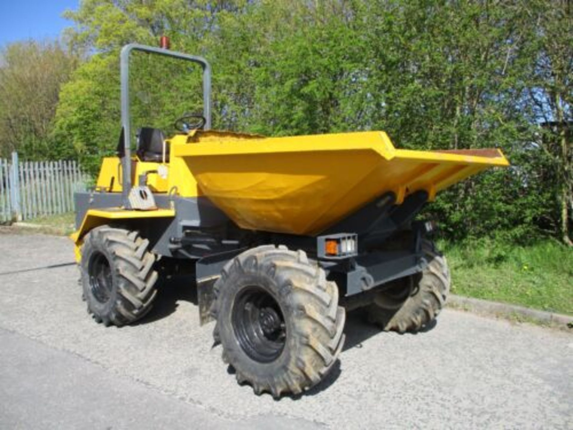 NEUSON 6-TON SWIVEL SKIP DUMPER: YOUR HEAVY LIFTER - Image 5 of 17