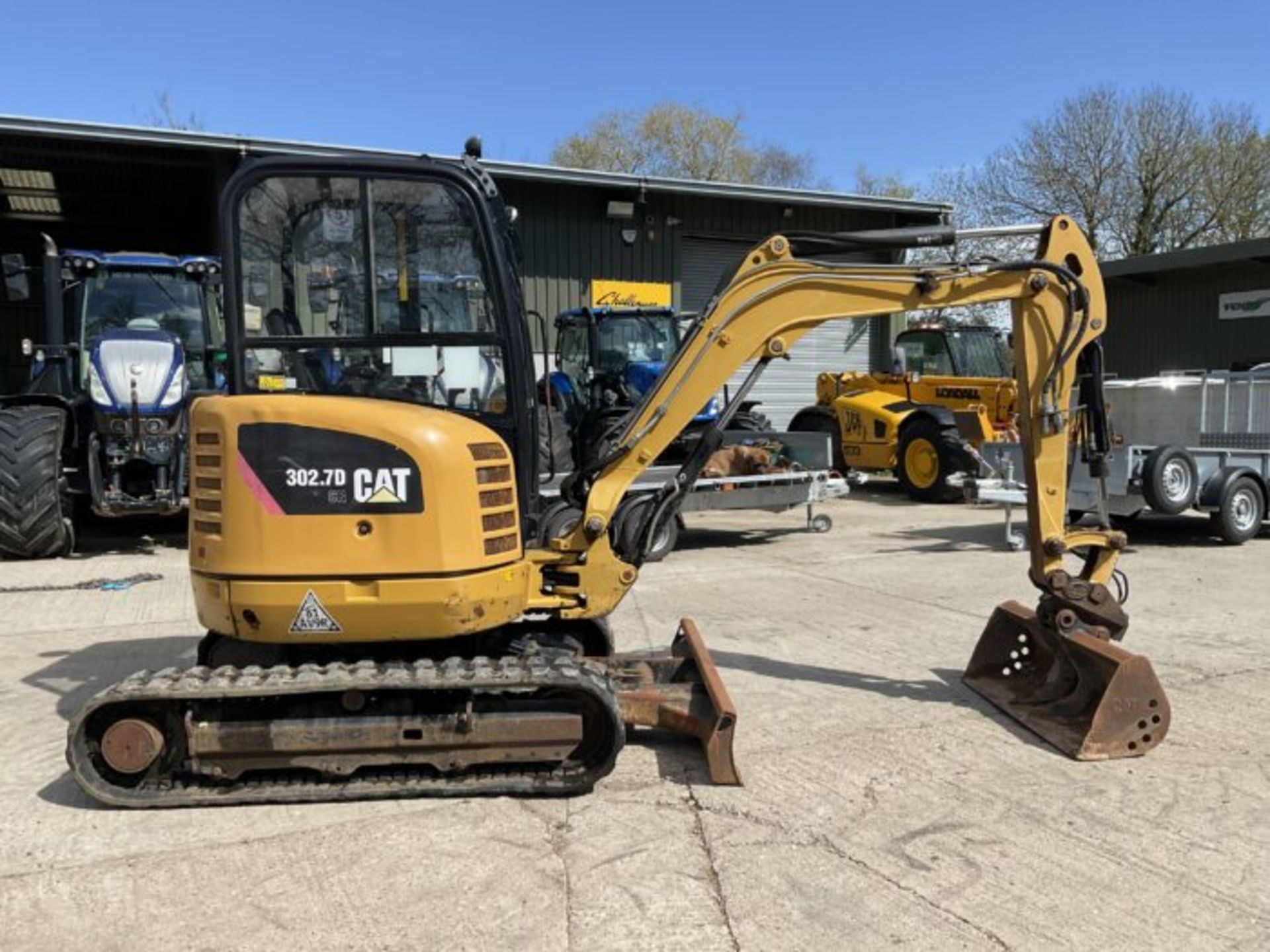 CAT 302.7D CR MINI EXCAVATOR WITH RUBBER TRACKS, FRONT BLADE