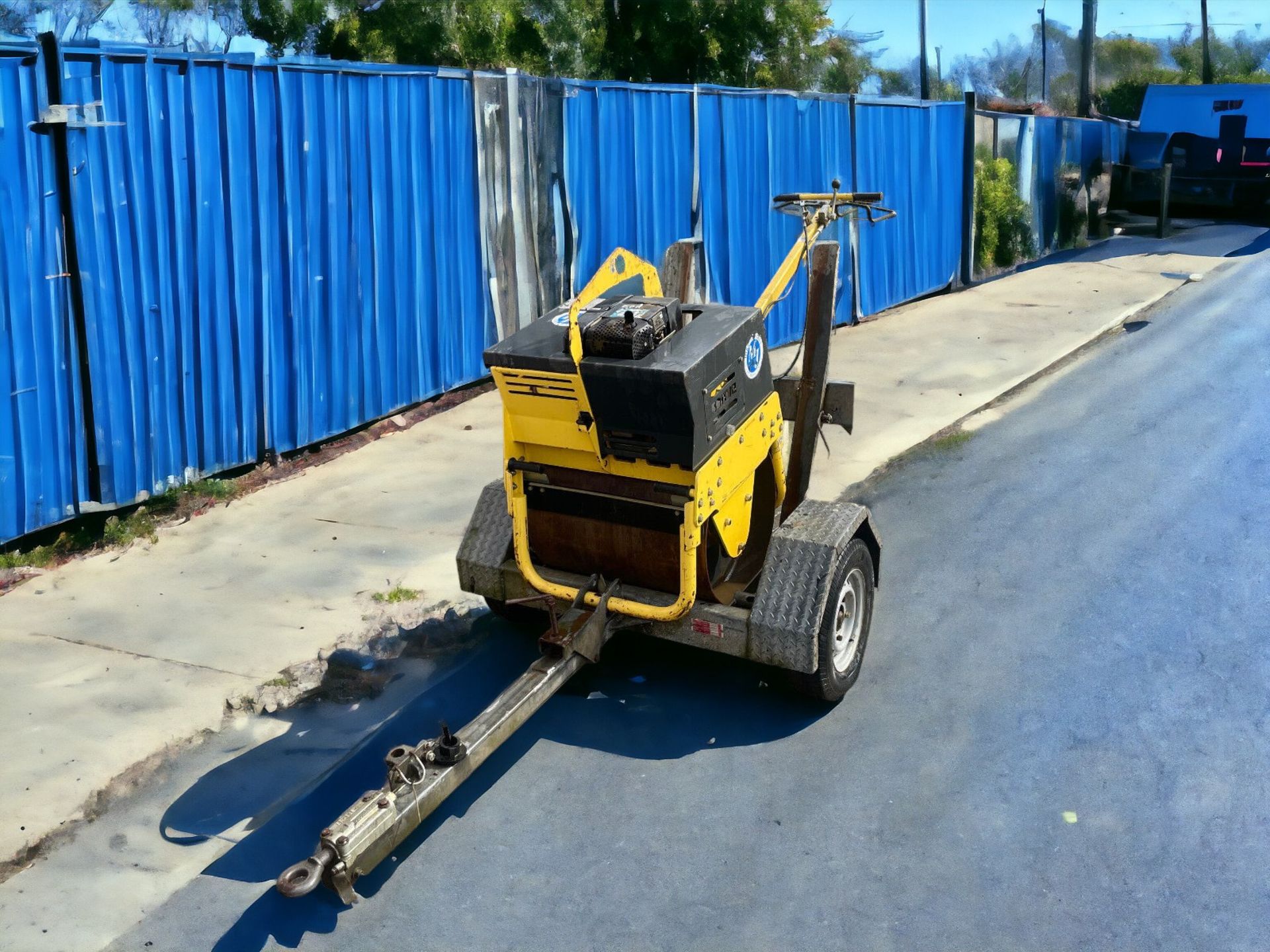 POWERFUL AND PRECISE: BOMAG BW71 E-2 ROLLER (2017)