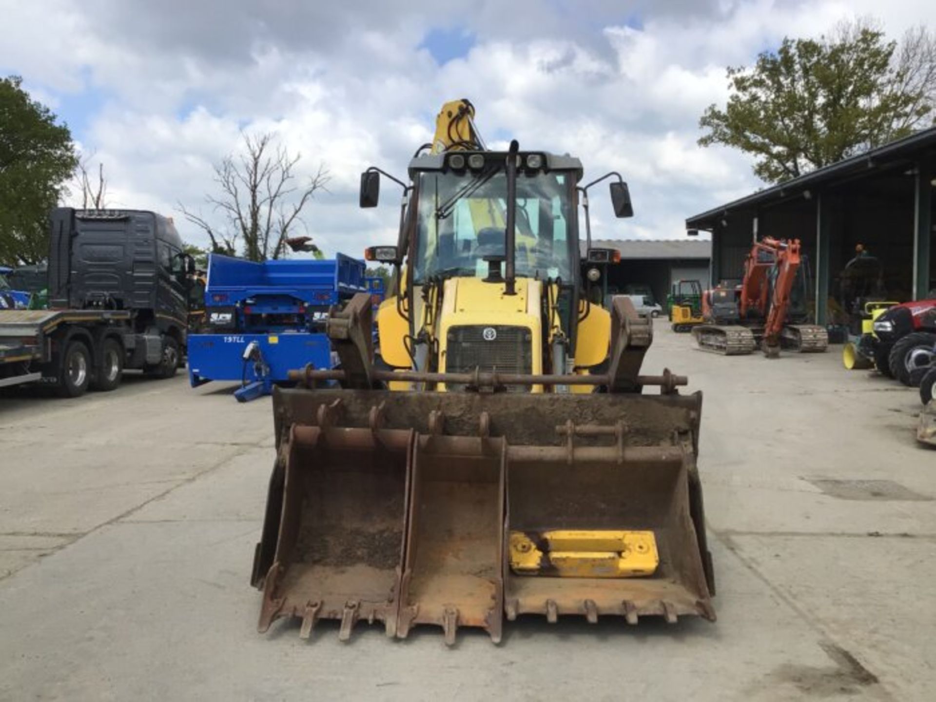 NEW HOLLAND B110 BACKHOE LOADER - Image 5 of 11