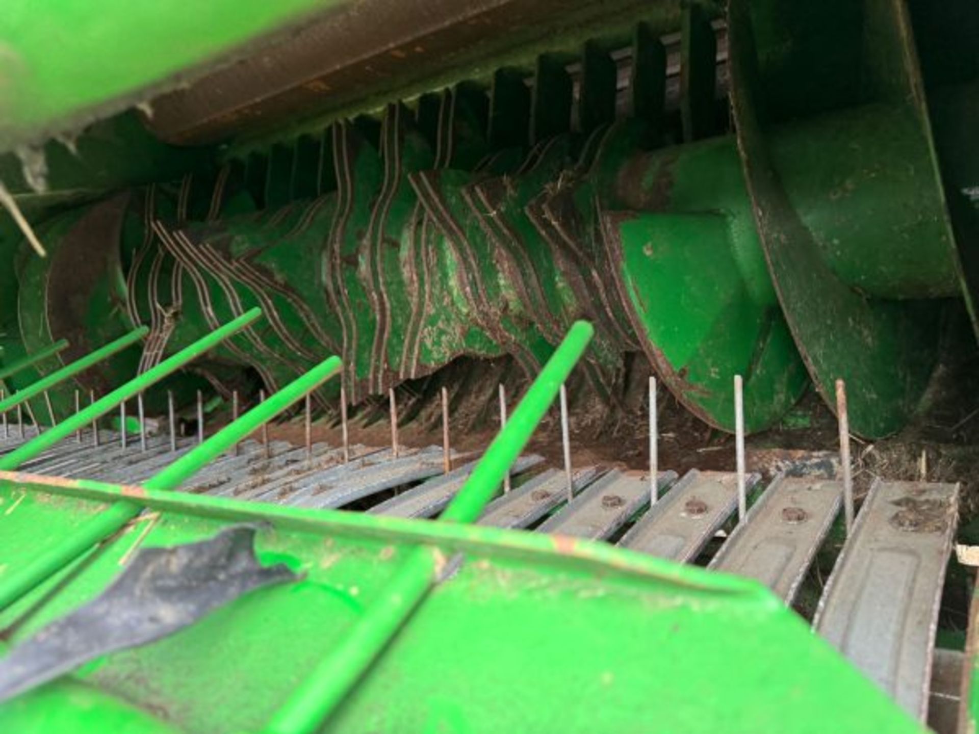 JOHN DEERE F440M ROUND BALER. - Image 3 of 6