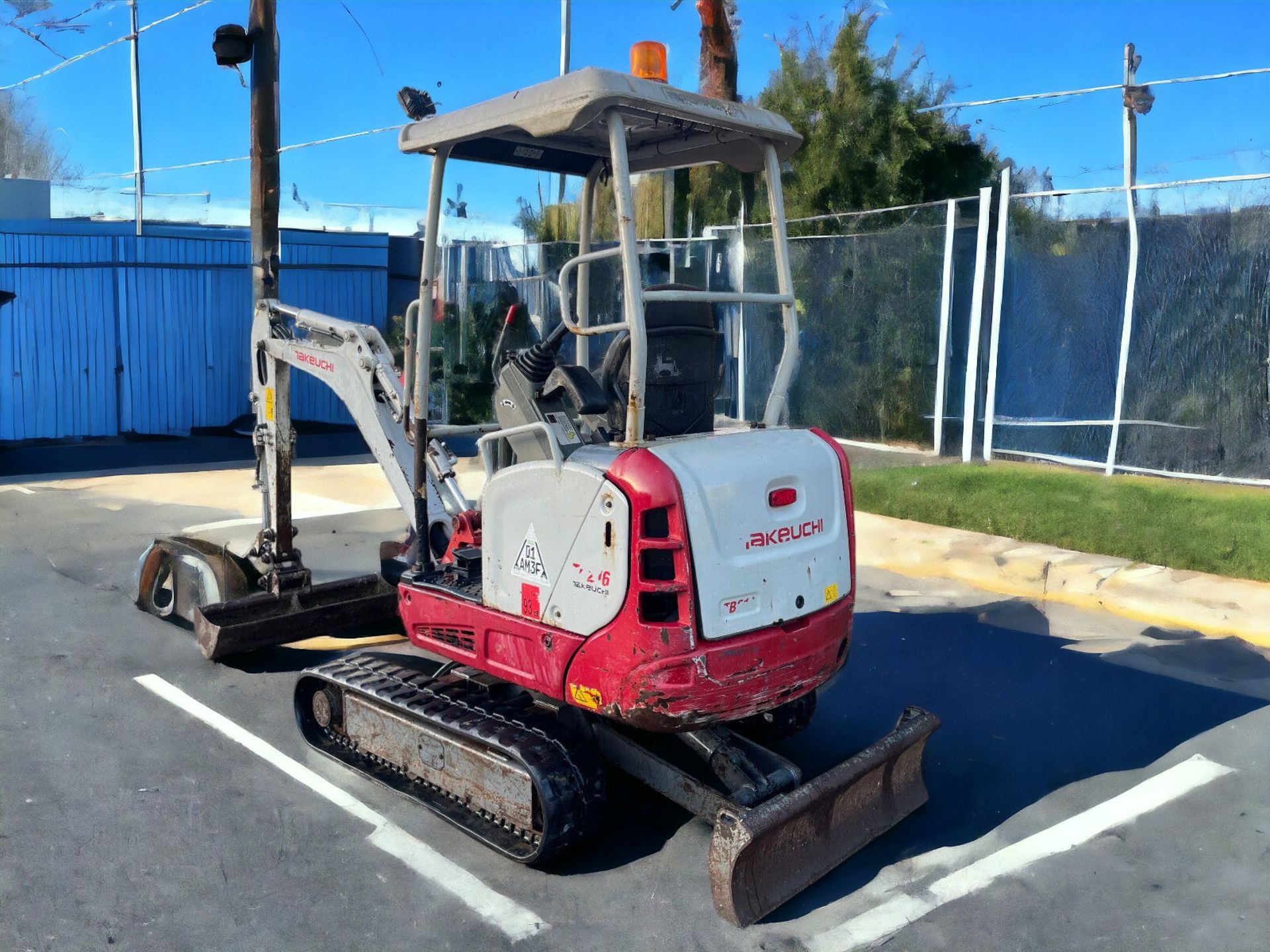 "ENHANCED EFFICIENCY: 2015 TAKEUCHI TB216 MINI EXCAVATOR - LOW HOURS, HIGH CAPABILITY!" - Image 5 of 11