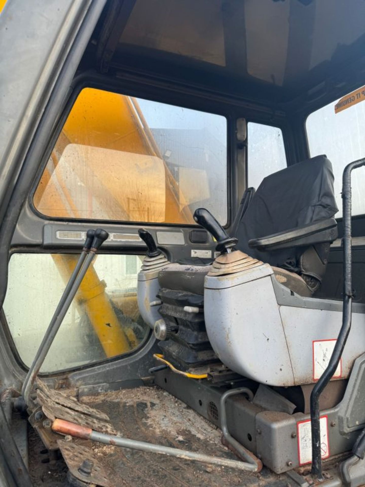 JCB JS130 DIGGER. - Image 10 of 12