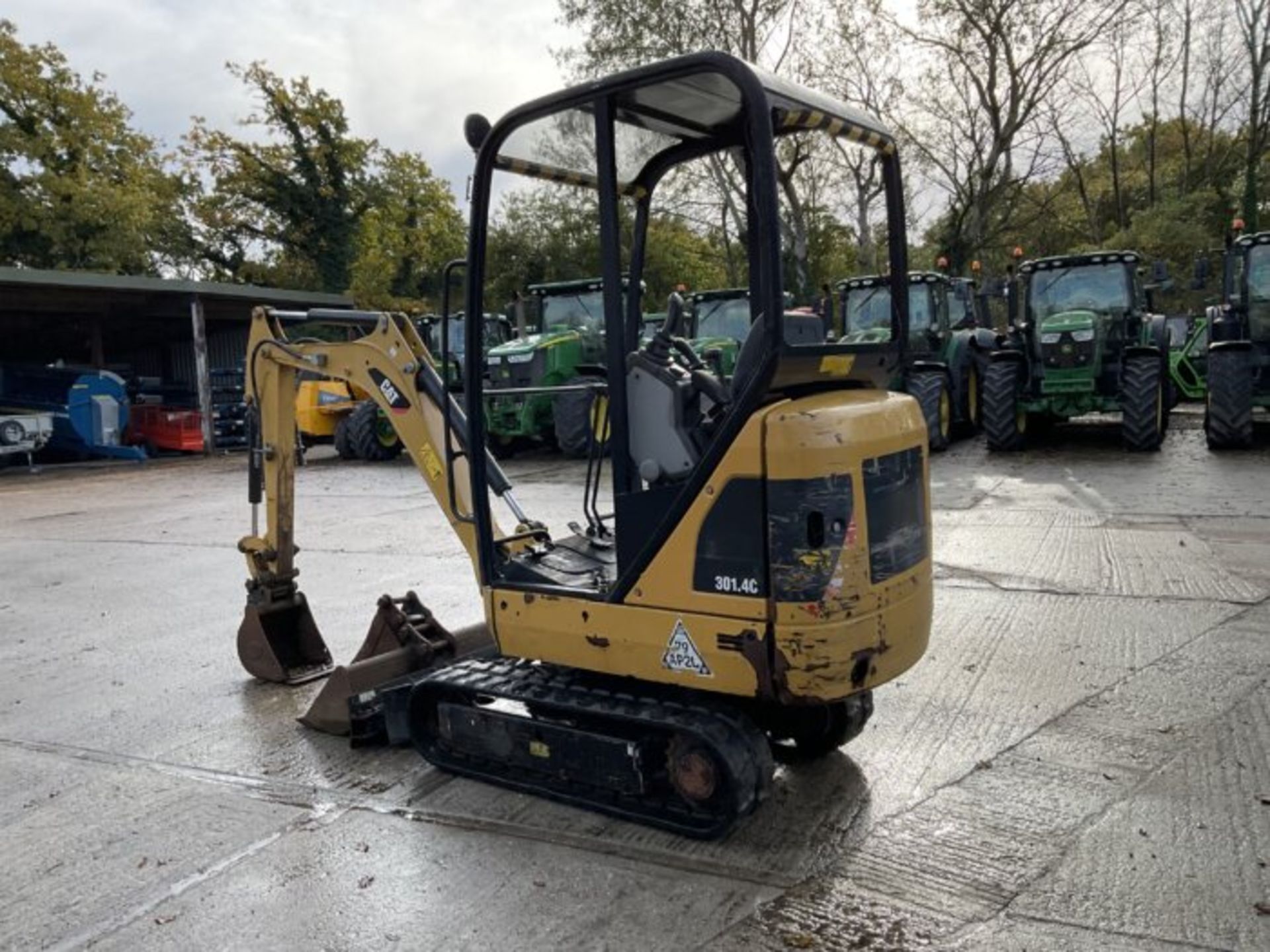 CAT 301.4C. RUBBER/EXPANDING TRACKS - Image 8 of 9