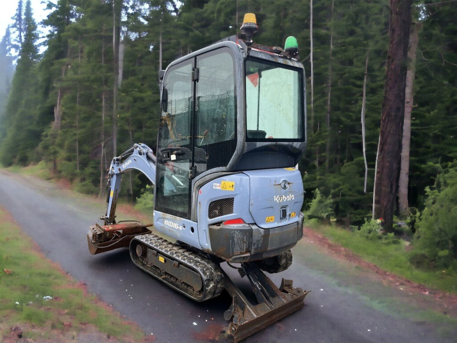 KUBOTA KX016-4 MINI EXCAVATOR + SOOSAN HYDRAULIC BREAKER - Image 2 of 9