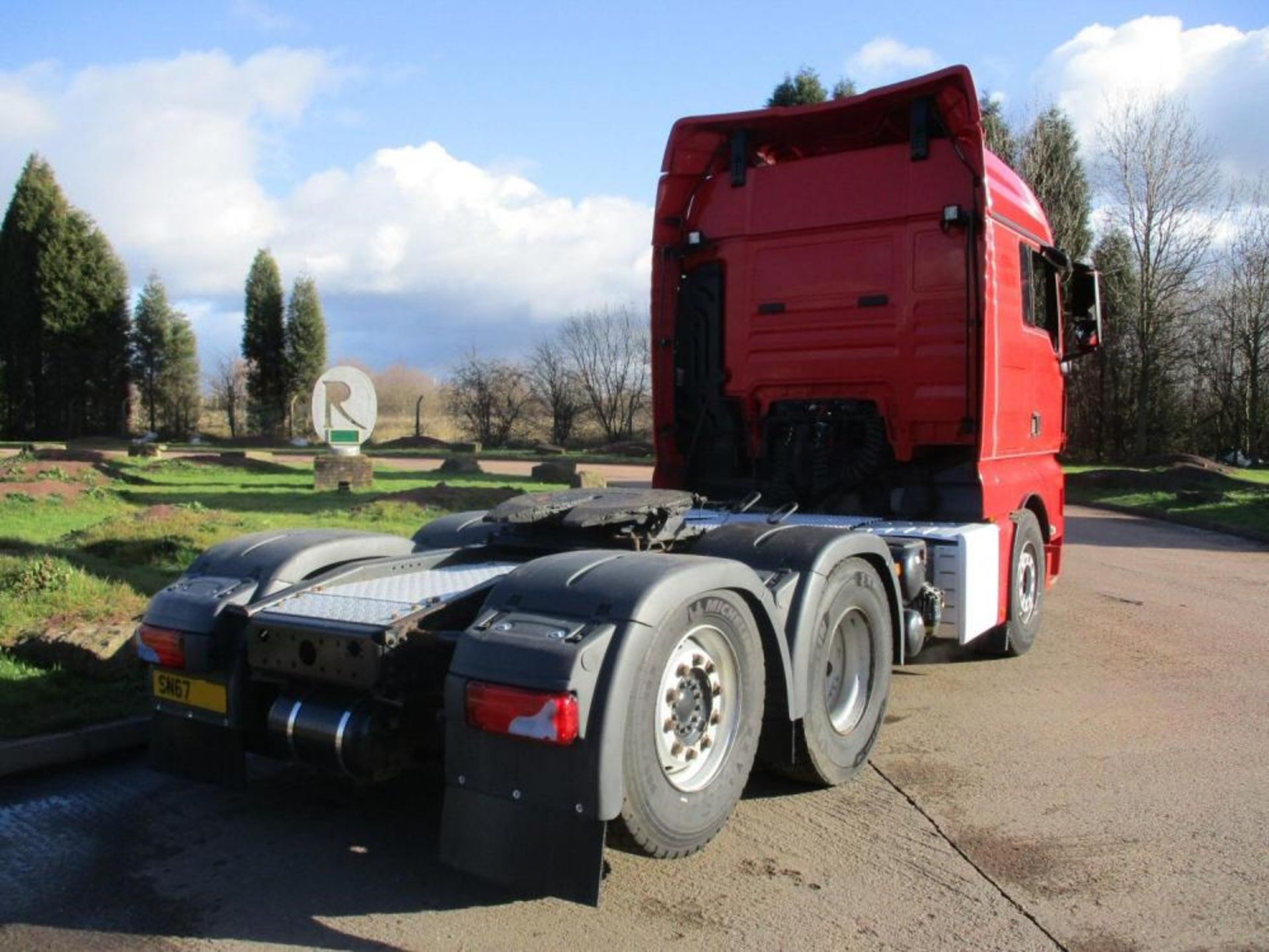 CLIMATE-CONTROLLED CABIN: MAN TGX 460 XXL WITH AIR CON AND HEATED SEAT - Image 10 of 23