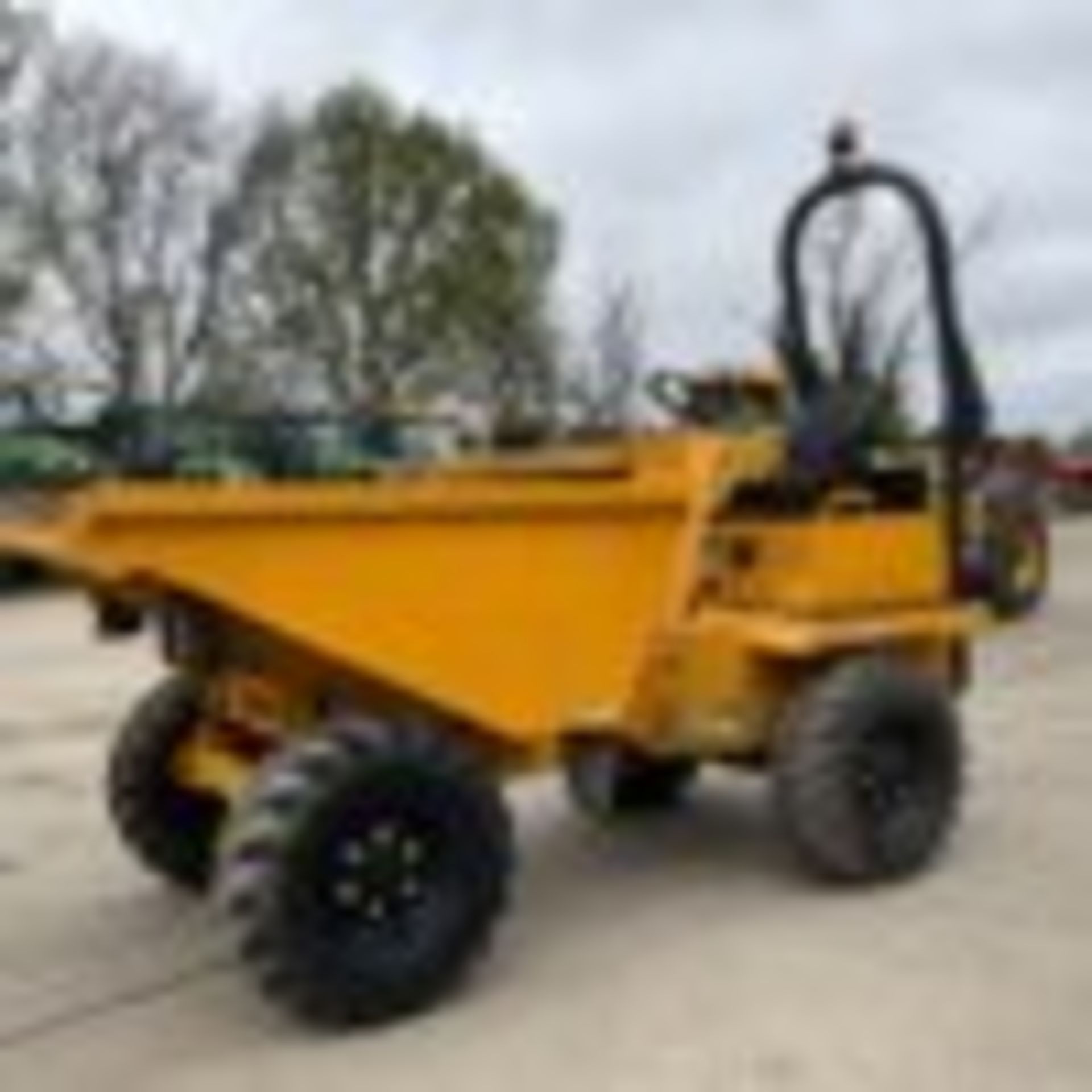 THWAITES MACH 570 3-TONNE STRAIGHT TIP DUMPER - LOW HOURS, HIGH EFFICIENCY - Image 2 of 9