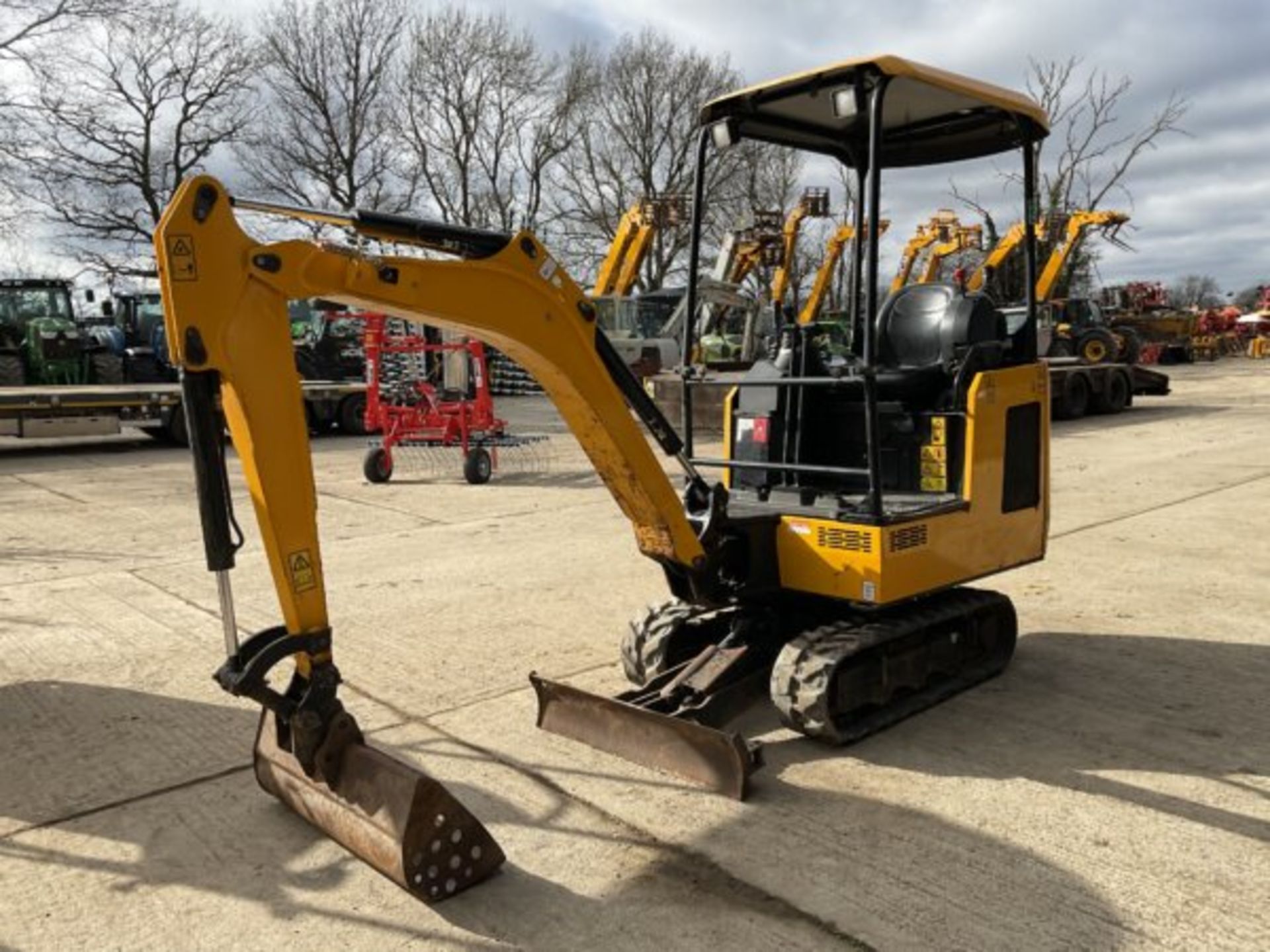 2019 JCB 15C-1 - Image 7 of 8