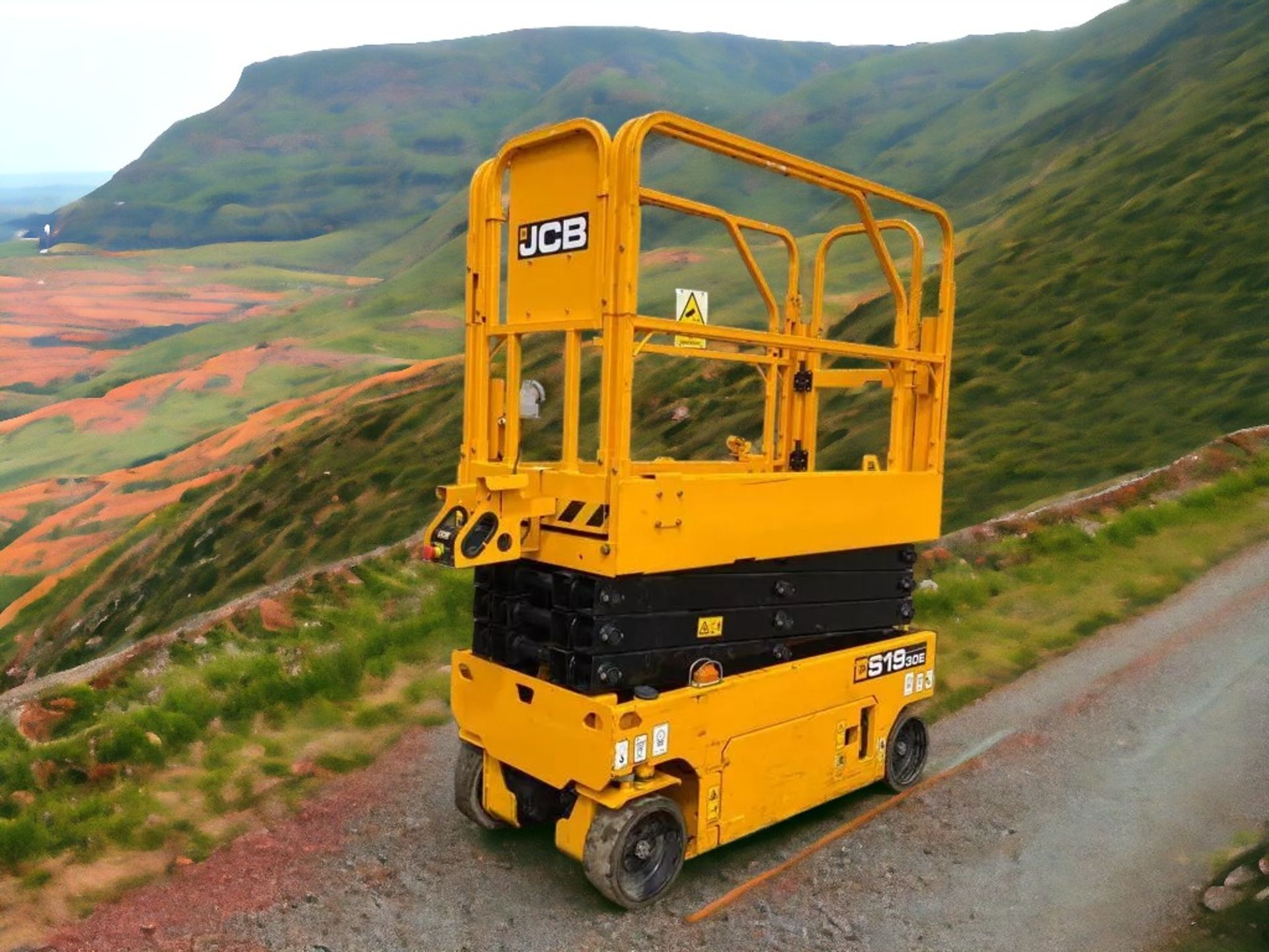 EFFICIENT AND RELIABLE JCB S1930E ELECTRIC SCISSOR LIFT - Image 2 of 12