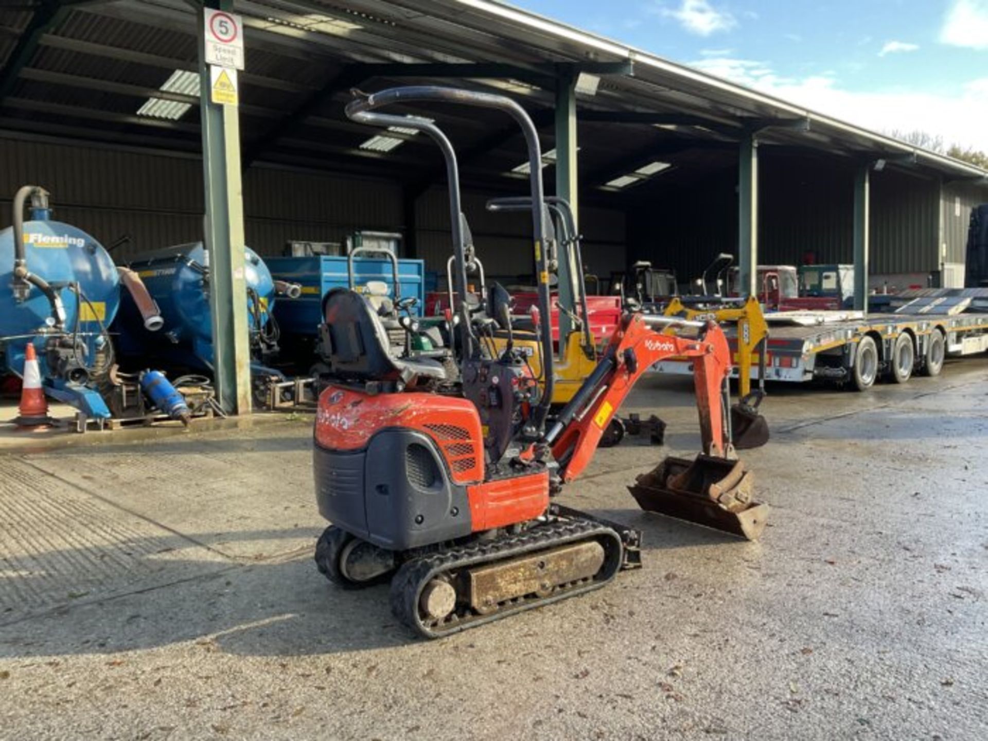 KUBOTA K008-3. RUBBER/EXPANDING TRACKS - Image 6 of 9