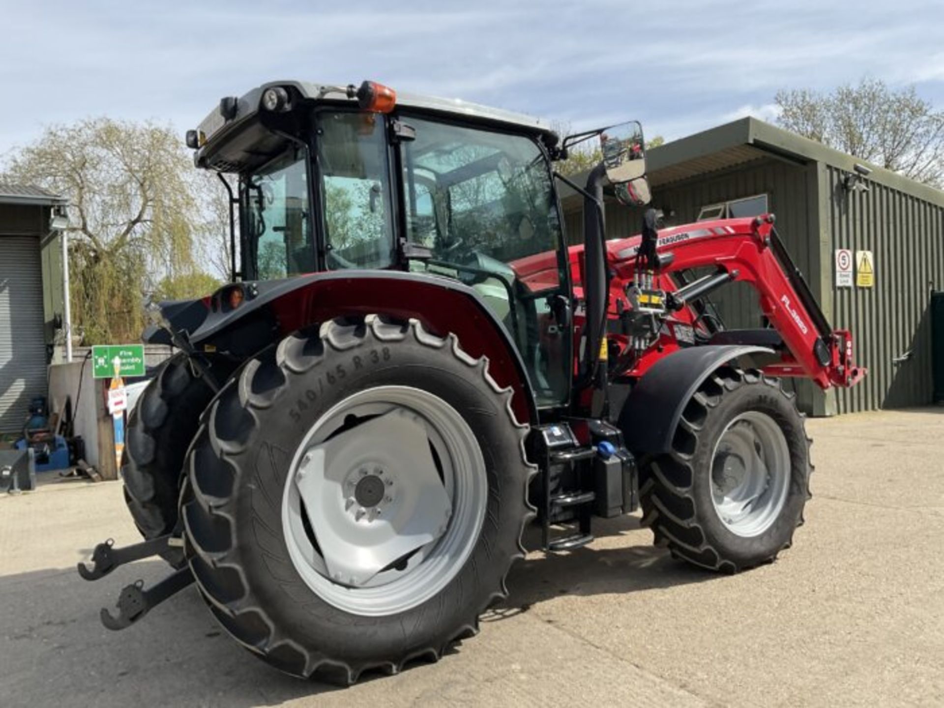 MASSEY FERGUSON 5711M TRACTOR WITH MASSEY FERGUSON FL.3823 LOADER - Image 5 of 10