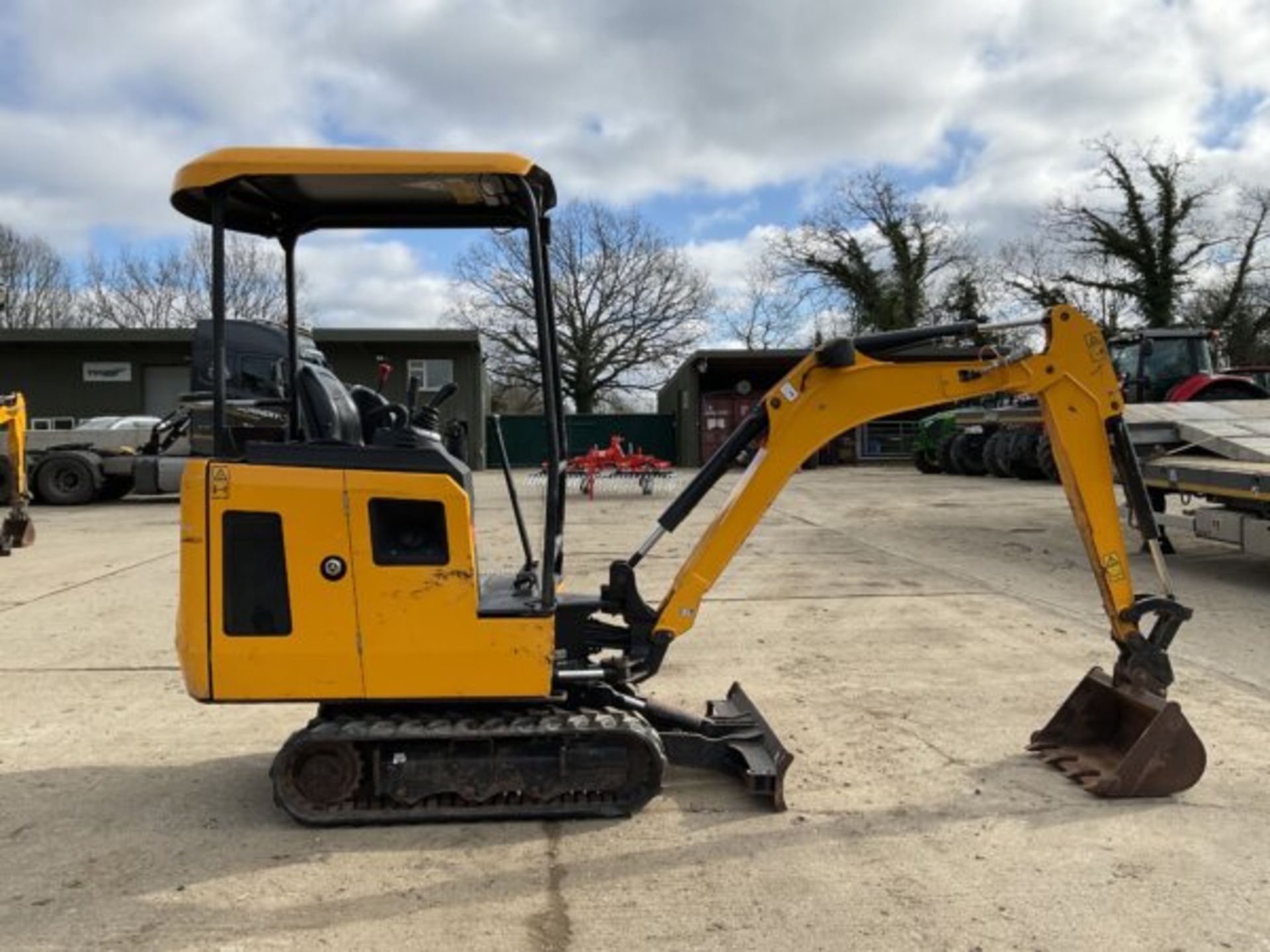 2019 JCB 15C-1 - Image 6 of 9