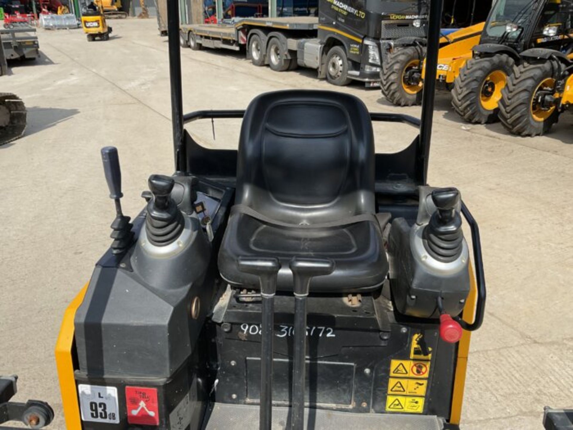 2019 JCB 15 C-1 - Image 2 of 9