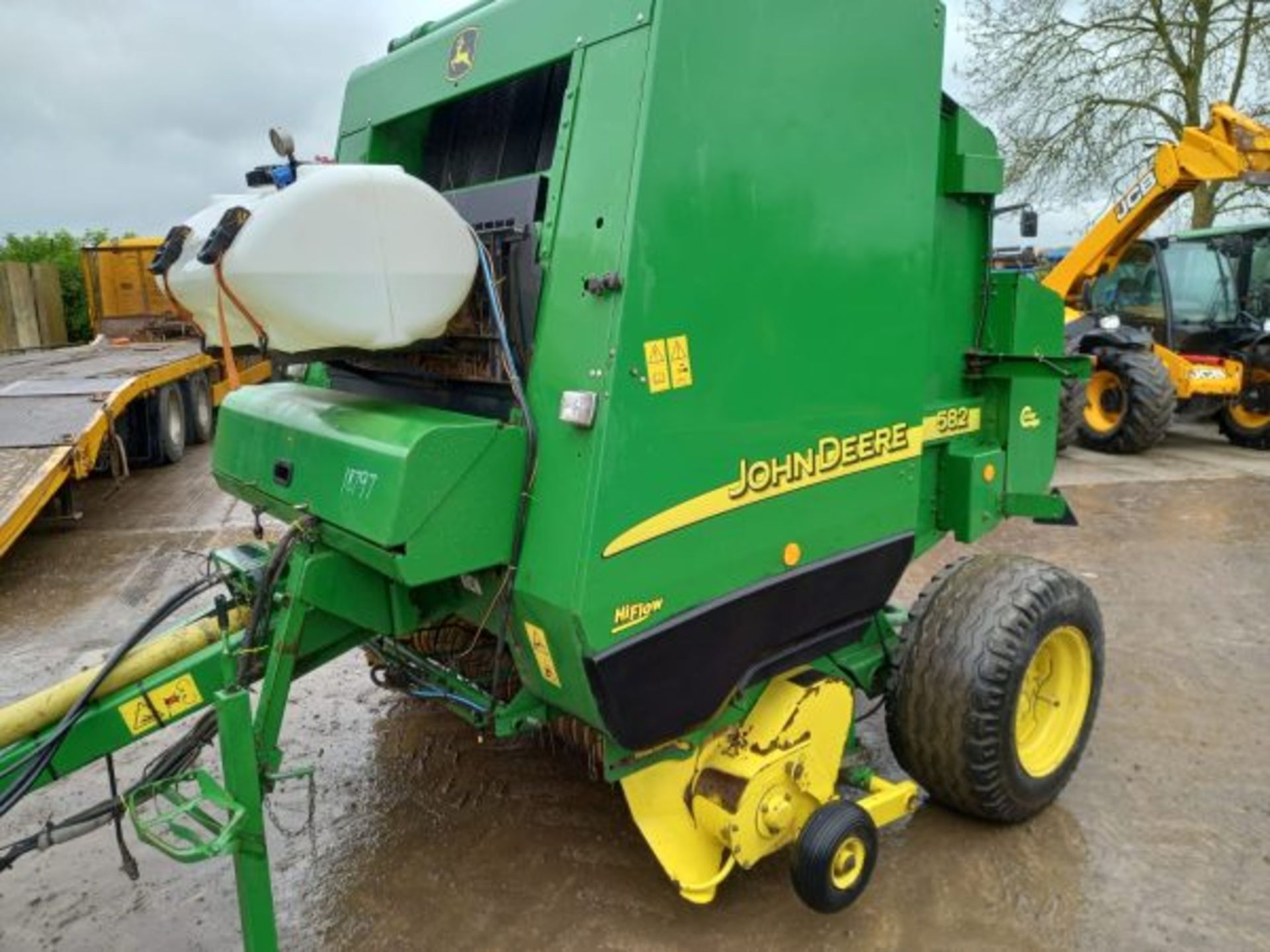 JOHN DEERE 582 ROUND BALER - Image 4 of 4