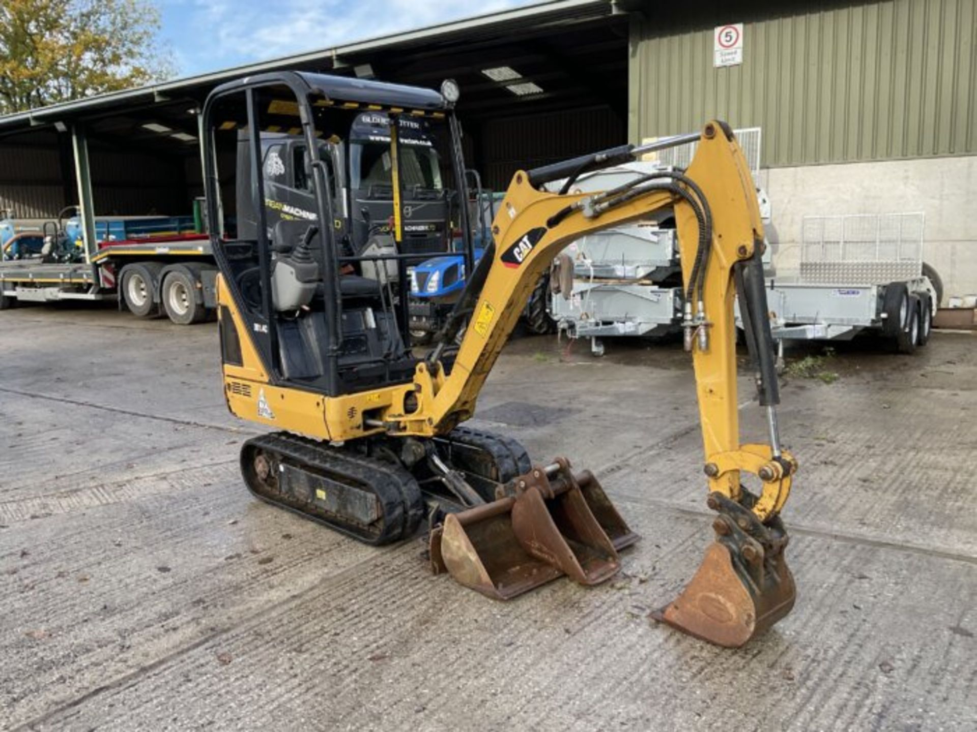 CAT 301.4C. RUBBER/EXPANDING TRACKS - Image 4 of 9