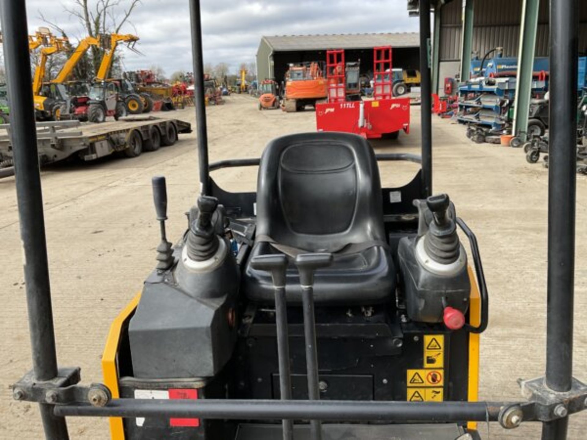 2019 JCB 15C-1 - Image 2 of 8