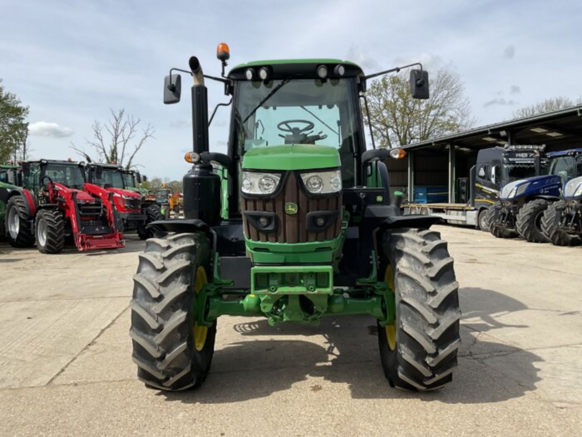 JOHN DEERE 6110M TRACTOR - Bild 3 aus 12