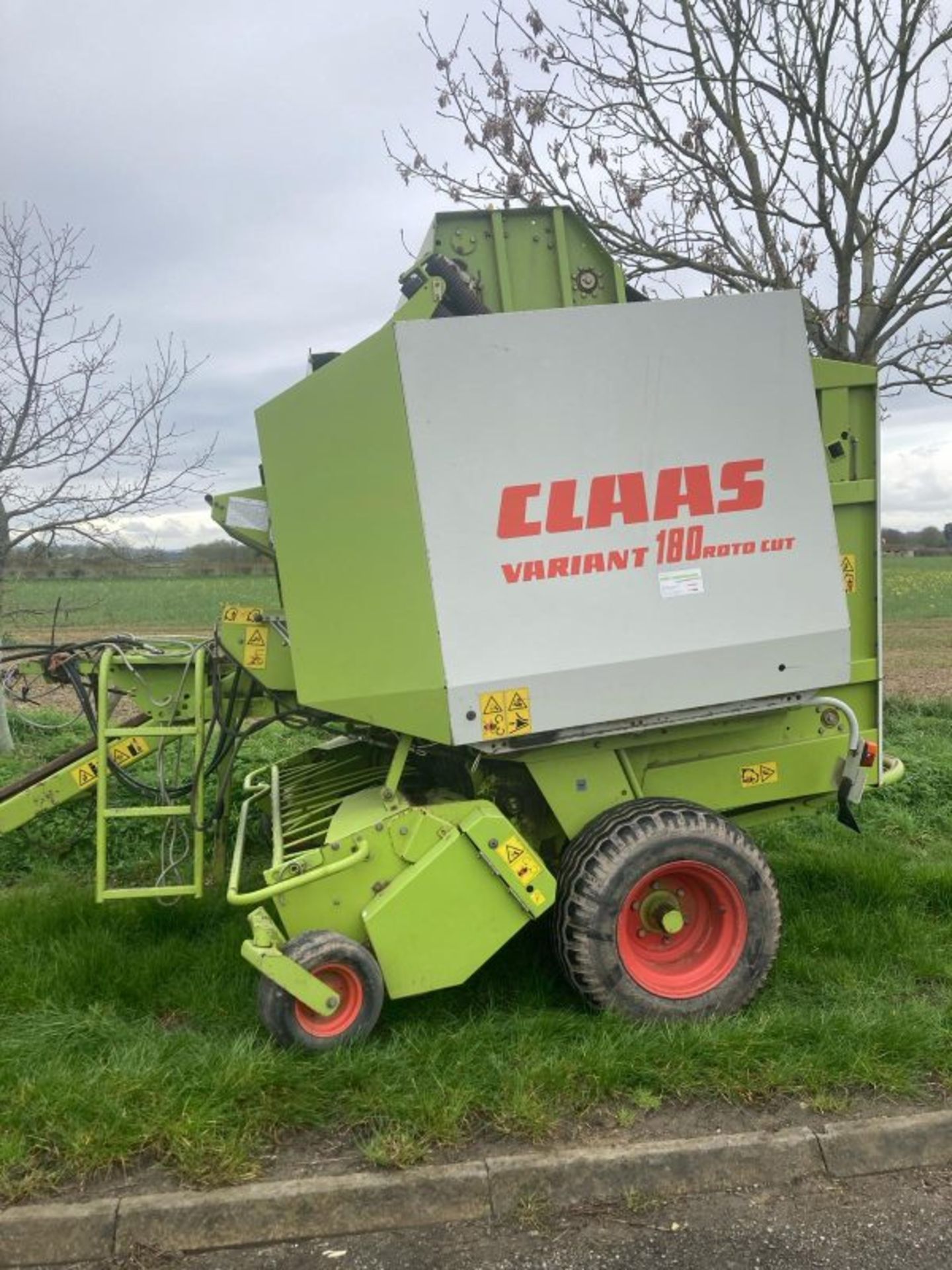 CLAAS VARIANT 180 ROTO CUT ROUND BALER