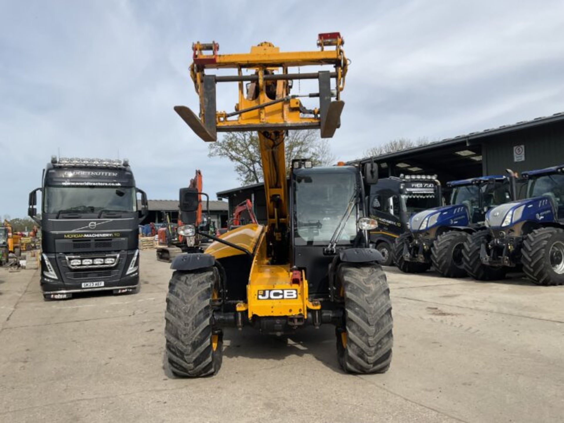 JCB 532-60 AGRI TELEHANDLER WITH PALLET FORKS - Image 3 of 11