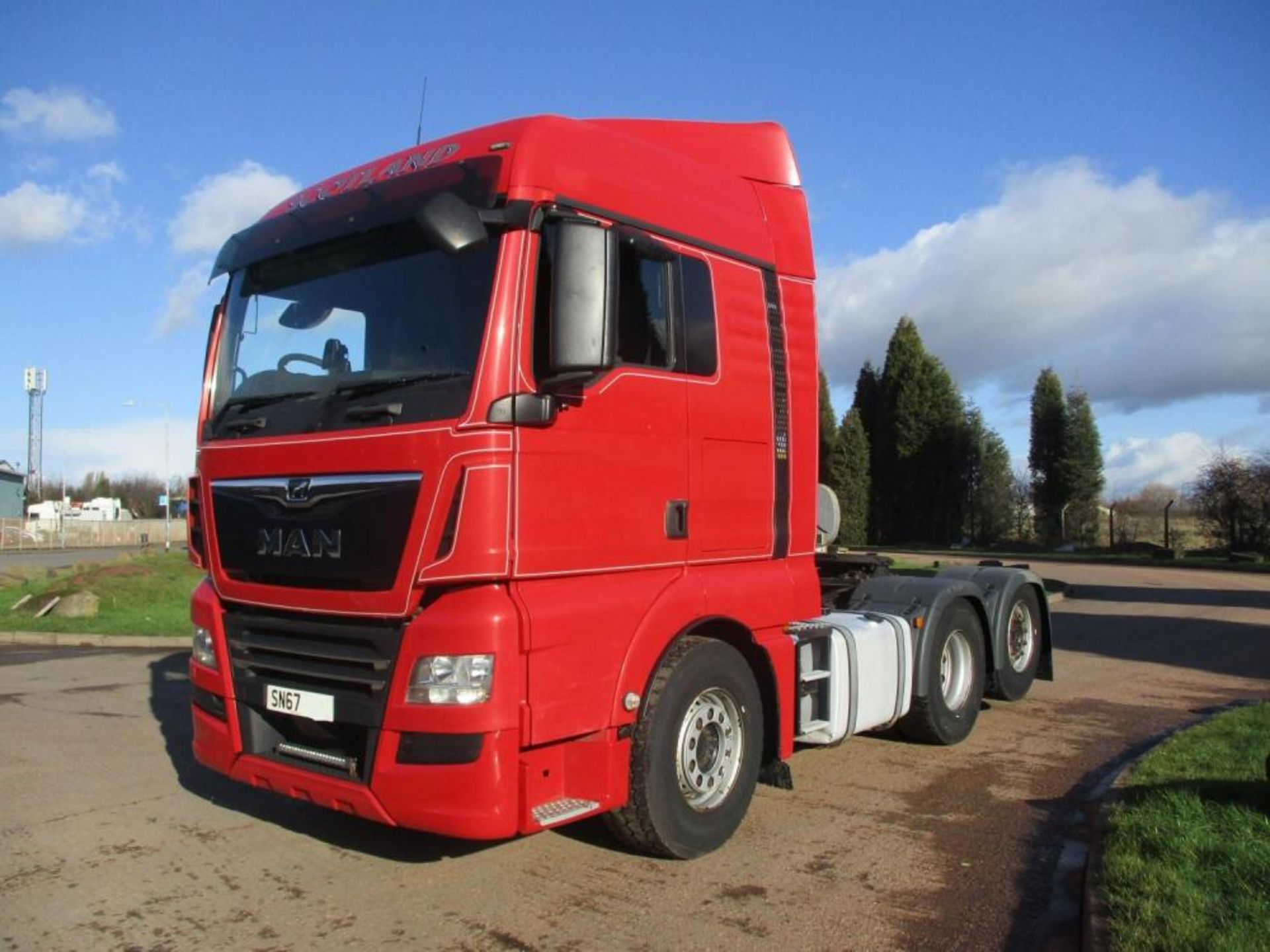 CLIMATE-CONTROLLED CABIN: MAN TGX 460 XXL WITH AIR CON AND HEATED SEAT - Image 19 of 23