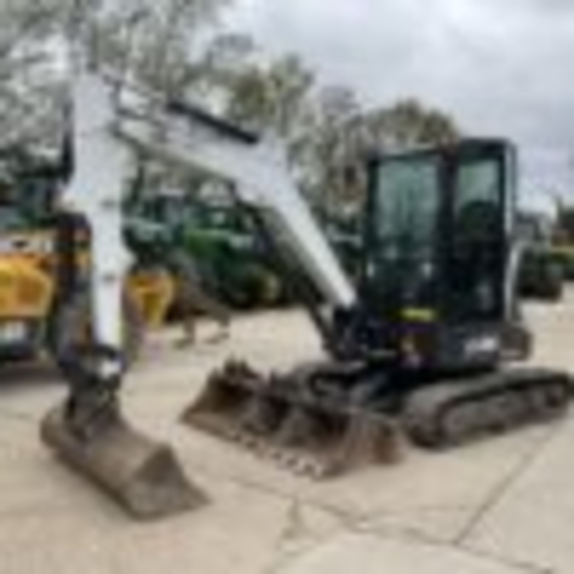 VERSATILE BOBCAT E35Z MINI EXCAVATOR