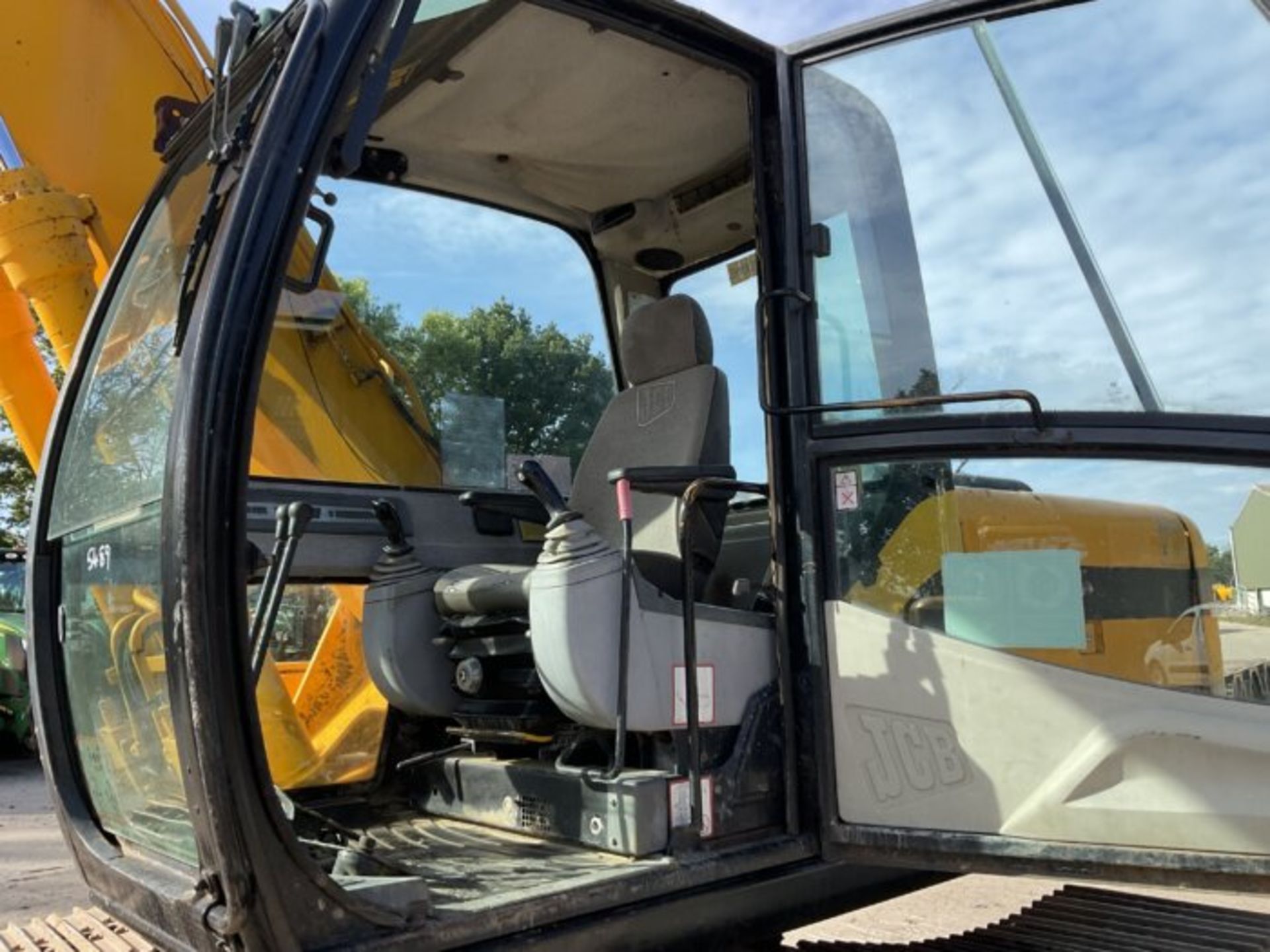 YEAR 1998 JCB JS160 L. METAL TRACKS. PIPED. 1 BUCKET 13121 HOURS - Image 3 of 10