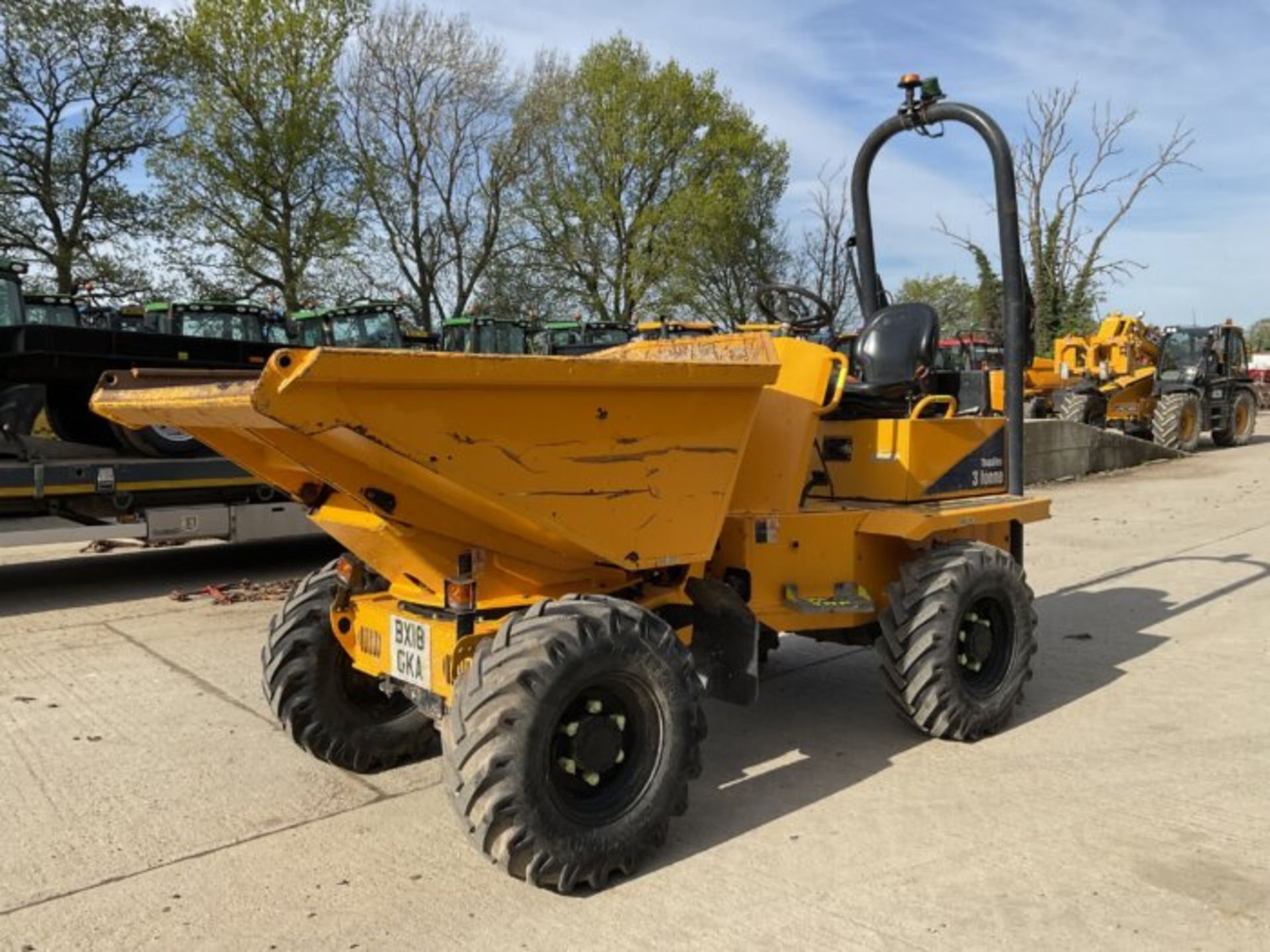 2018 THWAITES MACH 573 3 TONNE SWIVEL TIP DUMPER - Image 2 of 8