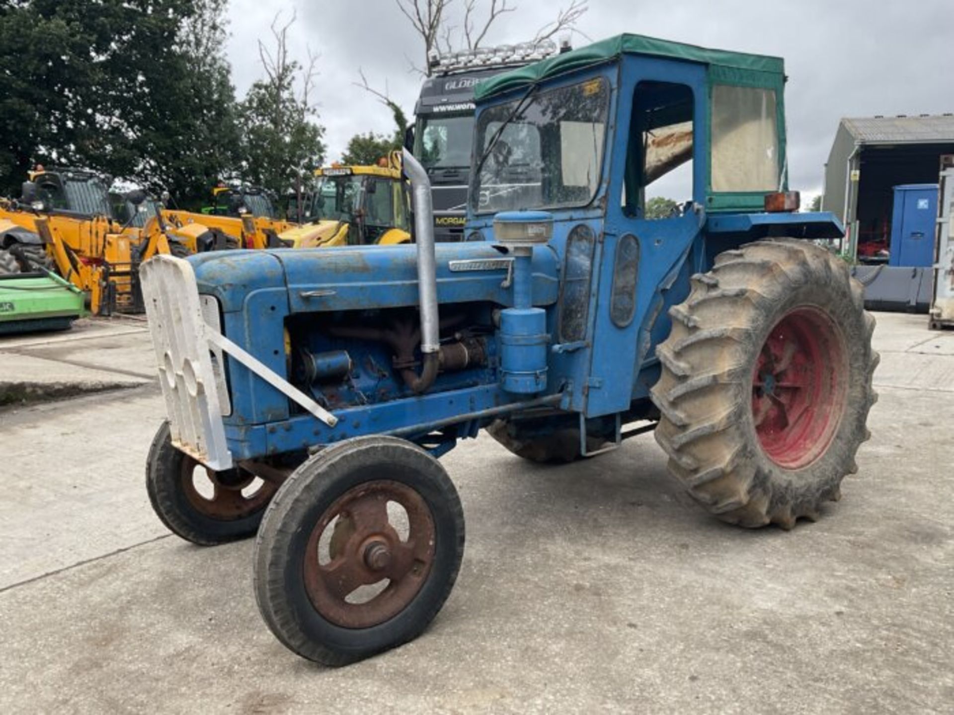 FORDSON SUPER MAJOR 6-CYLINDER TRACTOR - Image 2 of 10