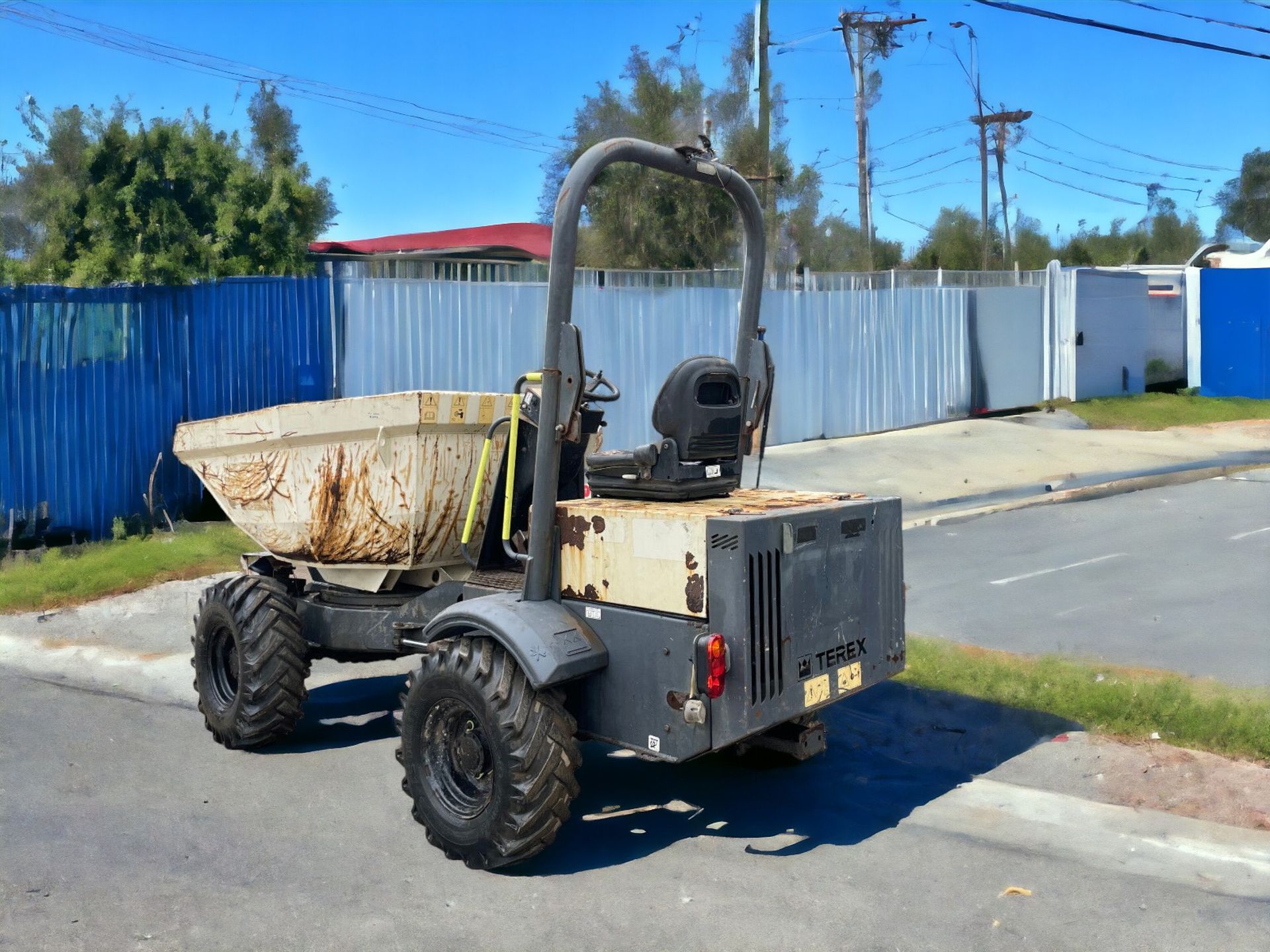 "EFFICIENT MATERIAL HANDLING: 2014 TEREX TA3S 3 TON SWIVEL DUMPER - Bild 9 aus 13