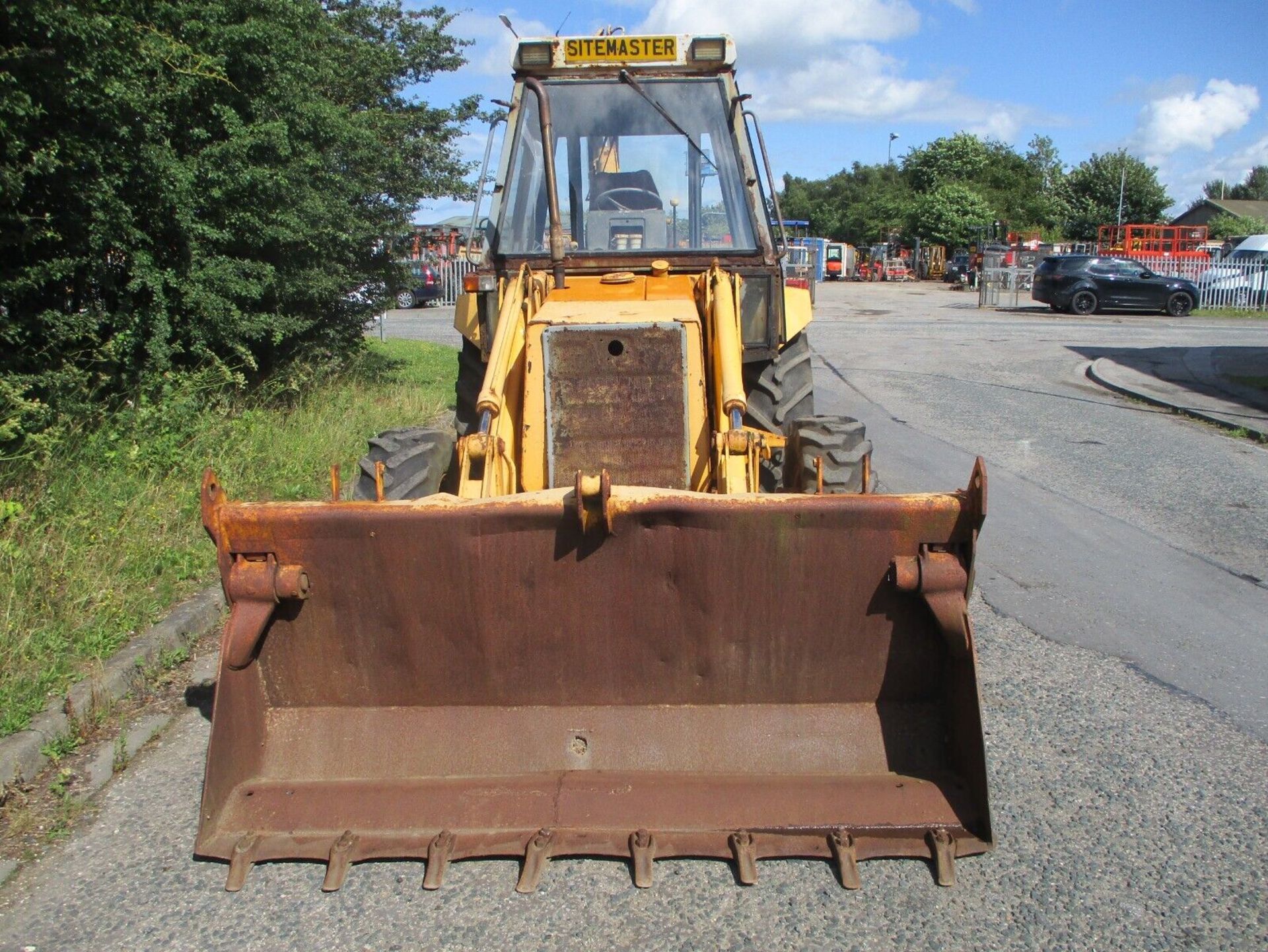 JCB 3CX: THE ULTIMATE 4X4 LOADER AND DIGGER - Image 4 of 15