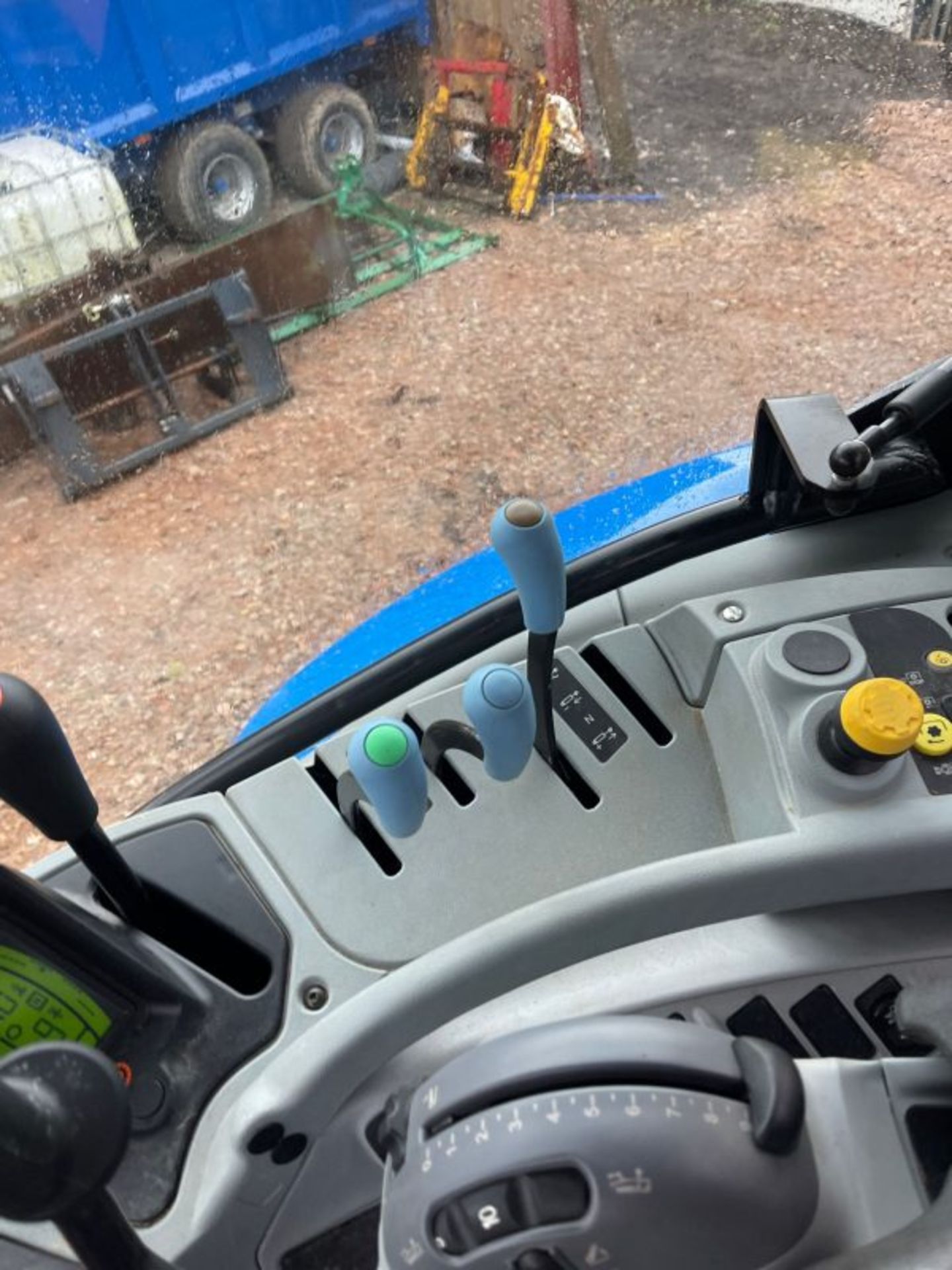 NEW HOLLAND T6.145 TRACTOR - Image 6 of 11