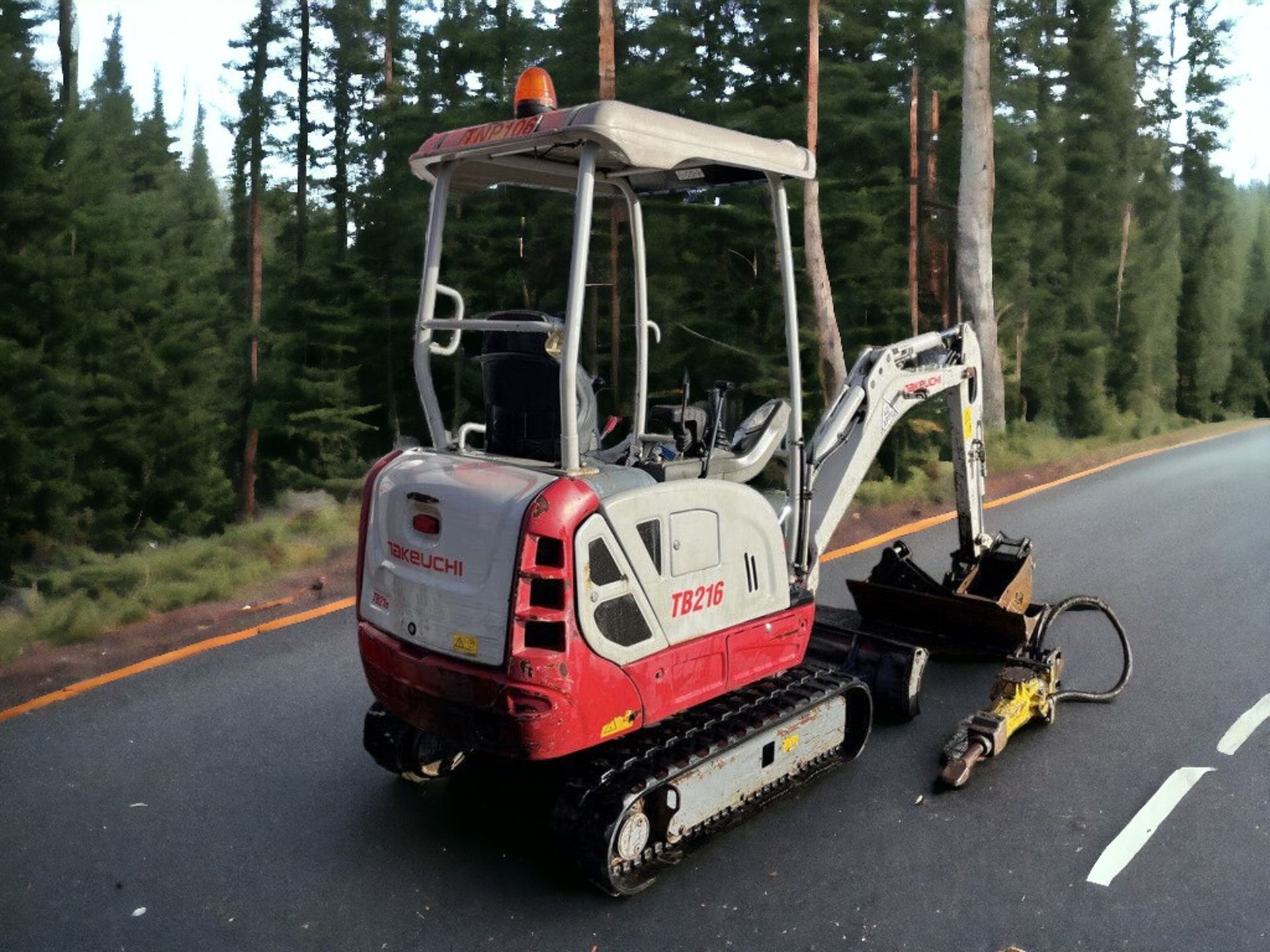 2017 TAKEUCHI TB216 MINI EXCAVATOR - VERSATILE, RELIABLE, AND READY FOR ACTION - Image 3 of 11