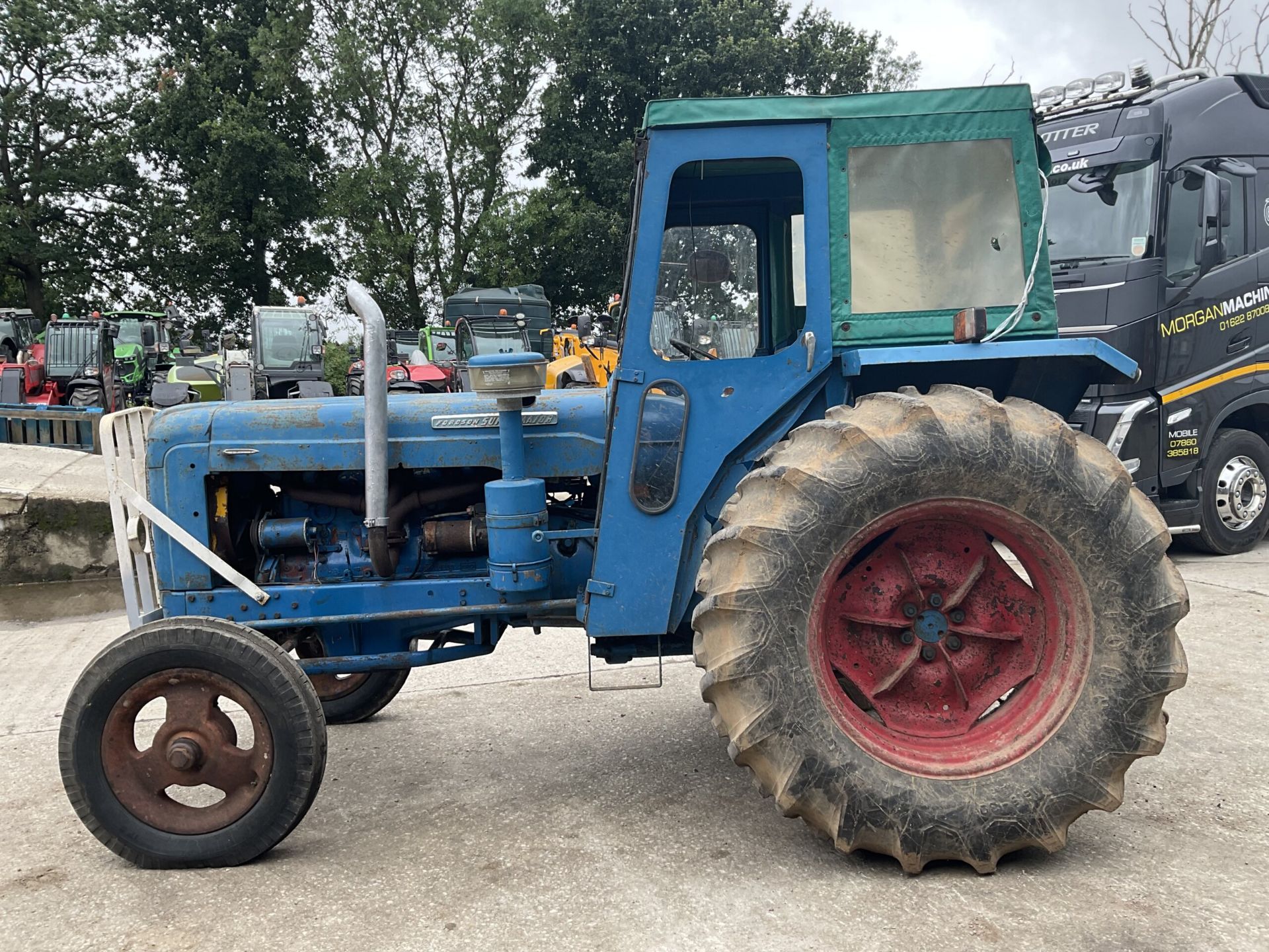 FORDSON SUPER MAJOR 6-CYLINDER TRACTOR