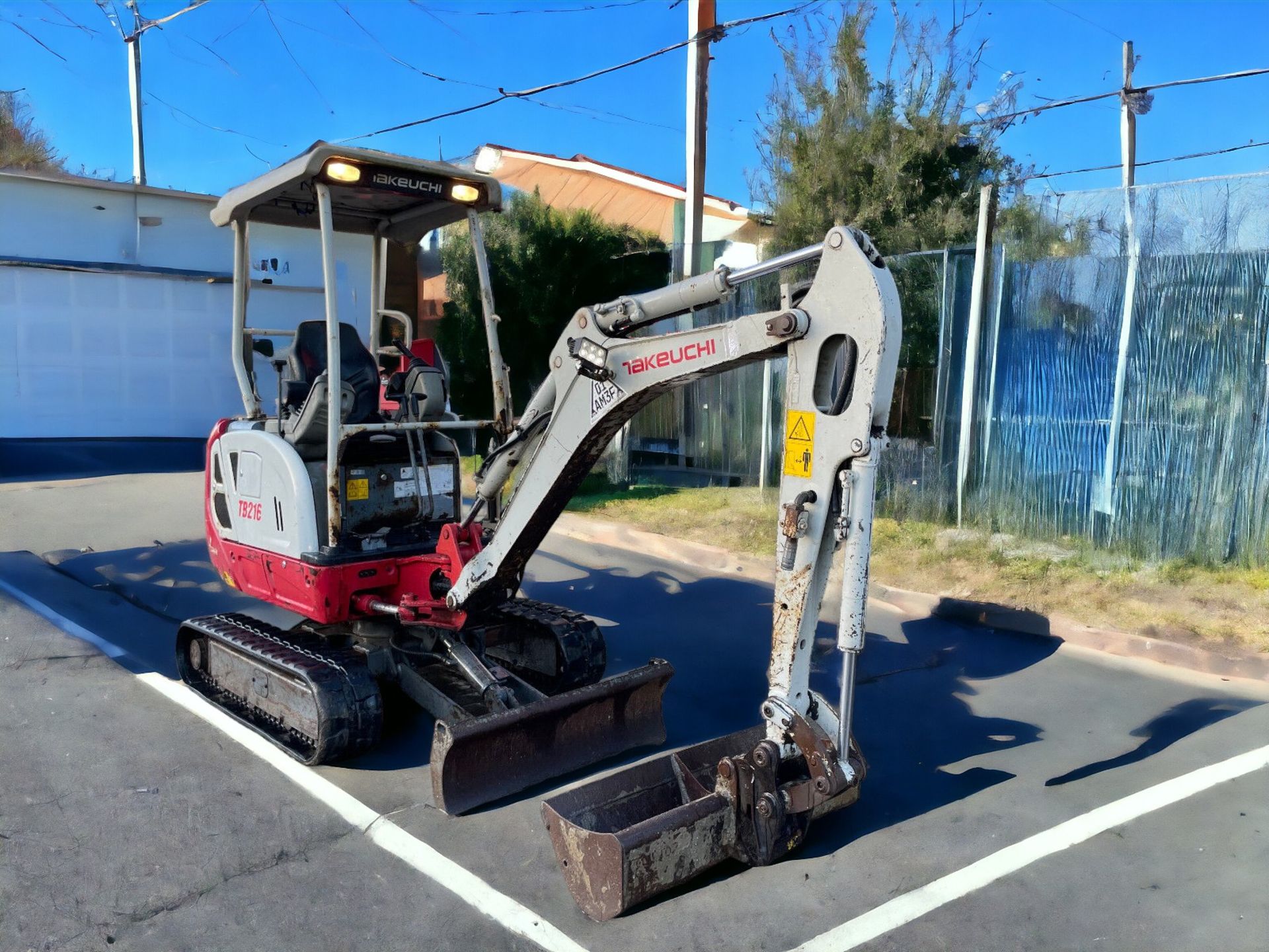 "ENHANCED EFFICIENCY: 2015 TAKEUCHI TB216 MINI EXCAVATOR - LOW HOURS, HIGH CAPABILITY!"