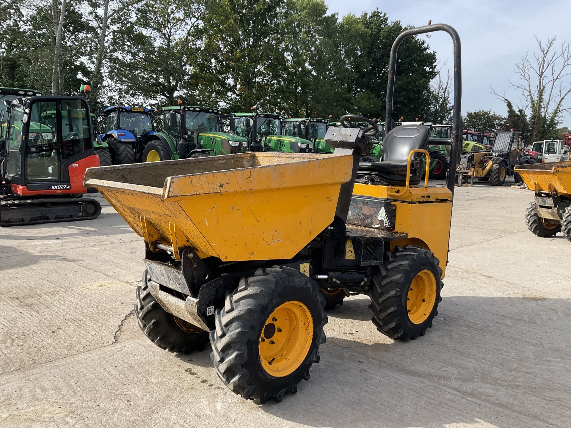 2016 JCB 1 THT 1 TON HIGH TIP DUMPER - Image 2 of 9