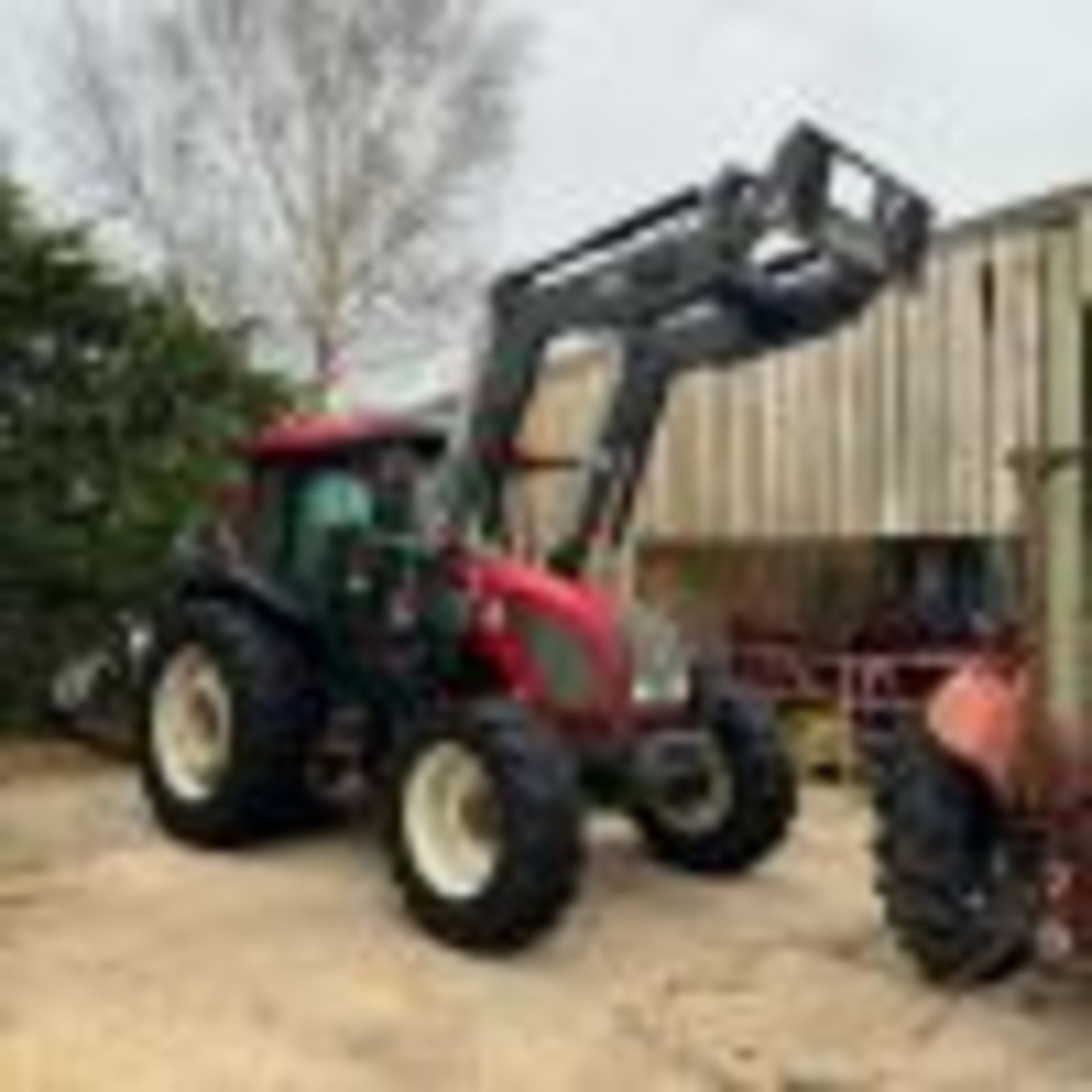 VERSATILE AND POWERFUL: VALTRA A93 WITH LOADER - AUCTION NOW OPEN! - Bild 2 aus 18