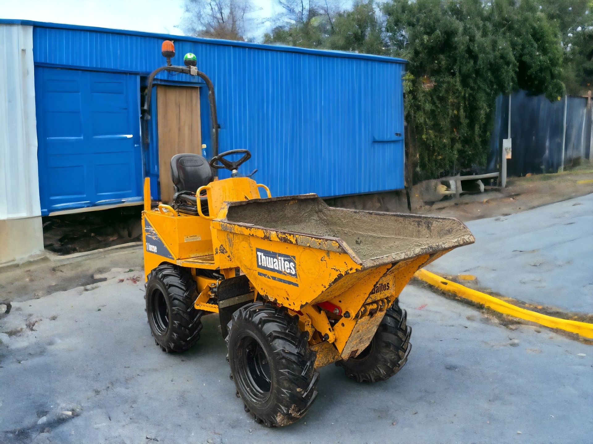 "EFFICIENT HANDLING: 2016 THWAITES 1 TONNE HI-TIP DUMPER - LOW HOURS, HIGH PERFORMANCE!" - Bild 4 aus 8