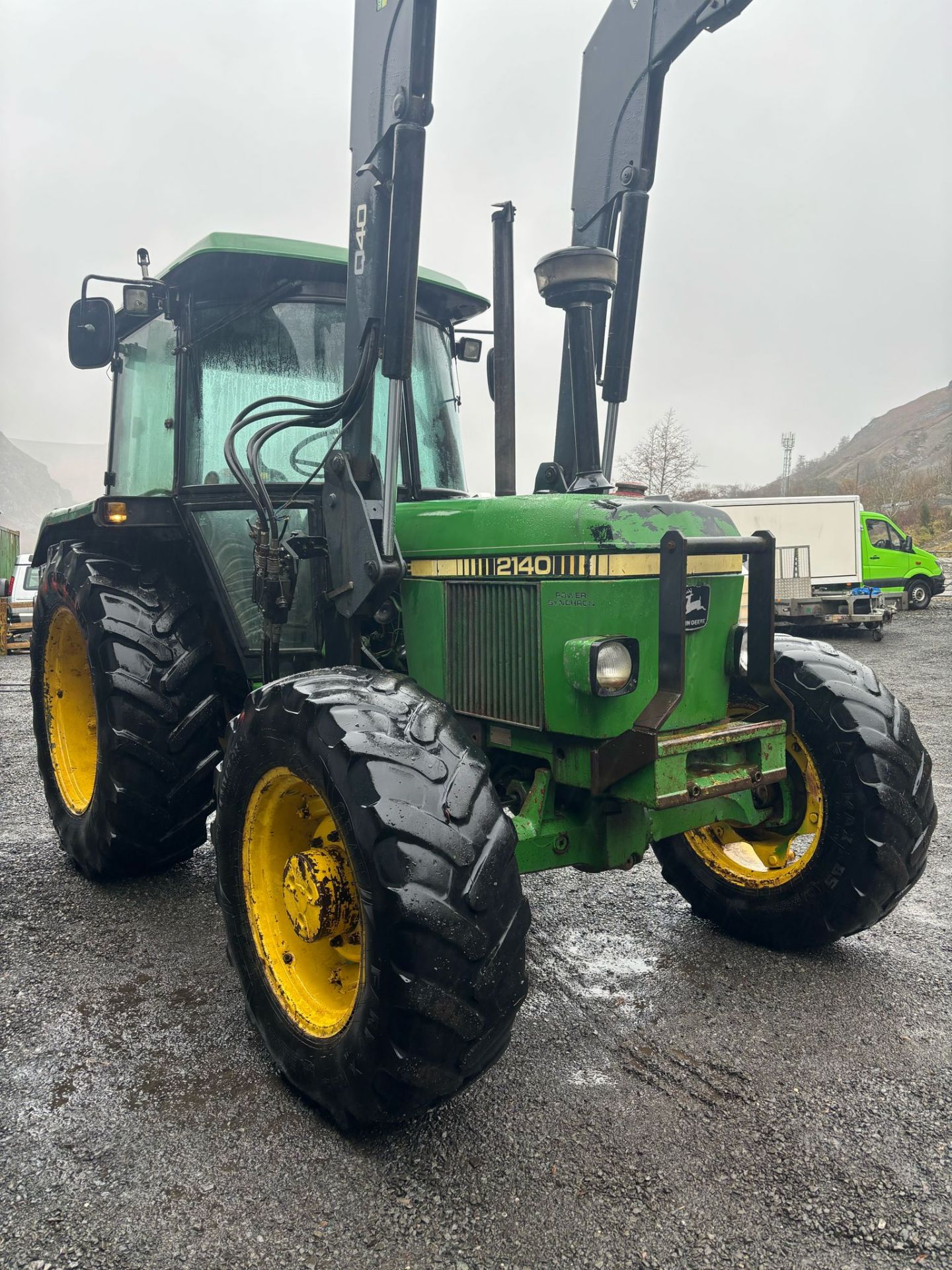 JOHN DEERE 2140 TRACTOR LOADER 4WD - Image 17 of 18