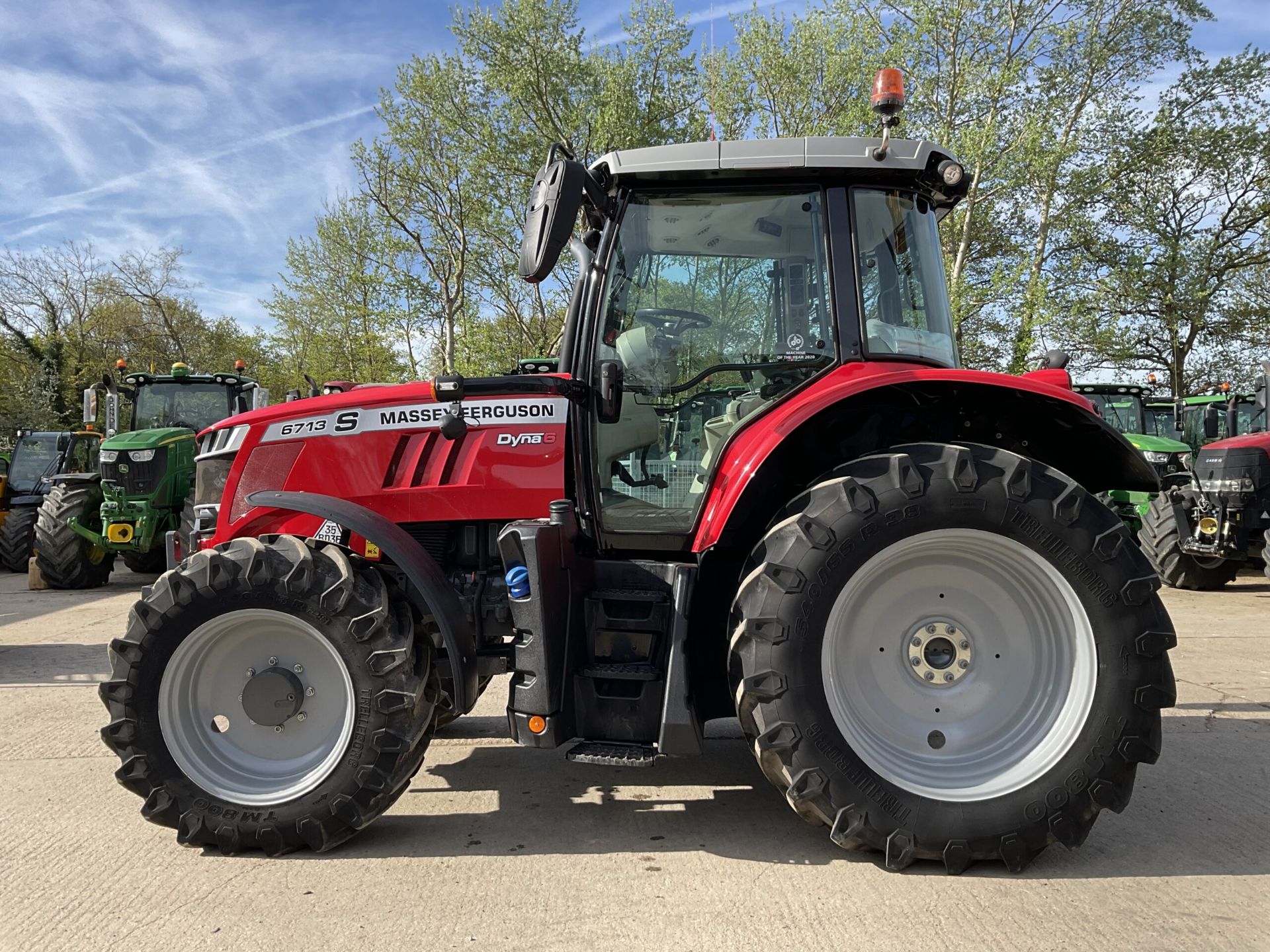 2022 MASSEY FERGUSON 6713S DYNA-6 - Image 2 of 11