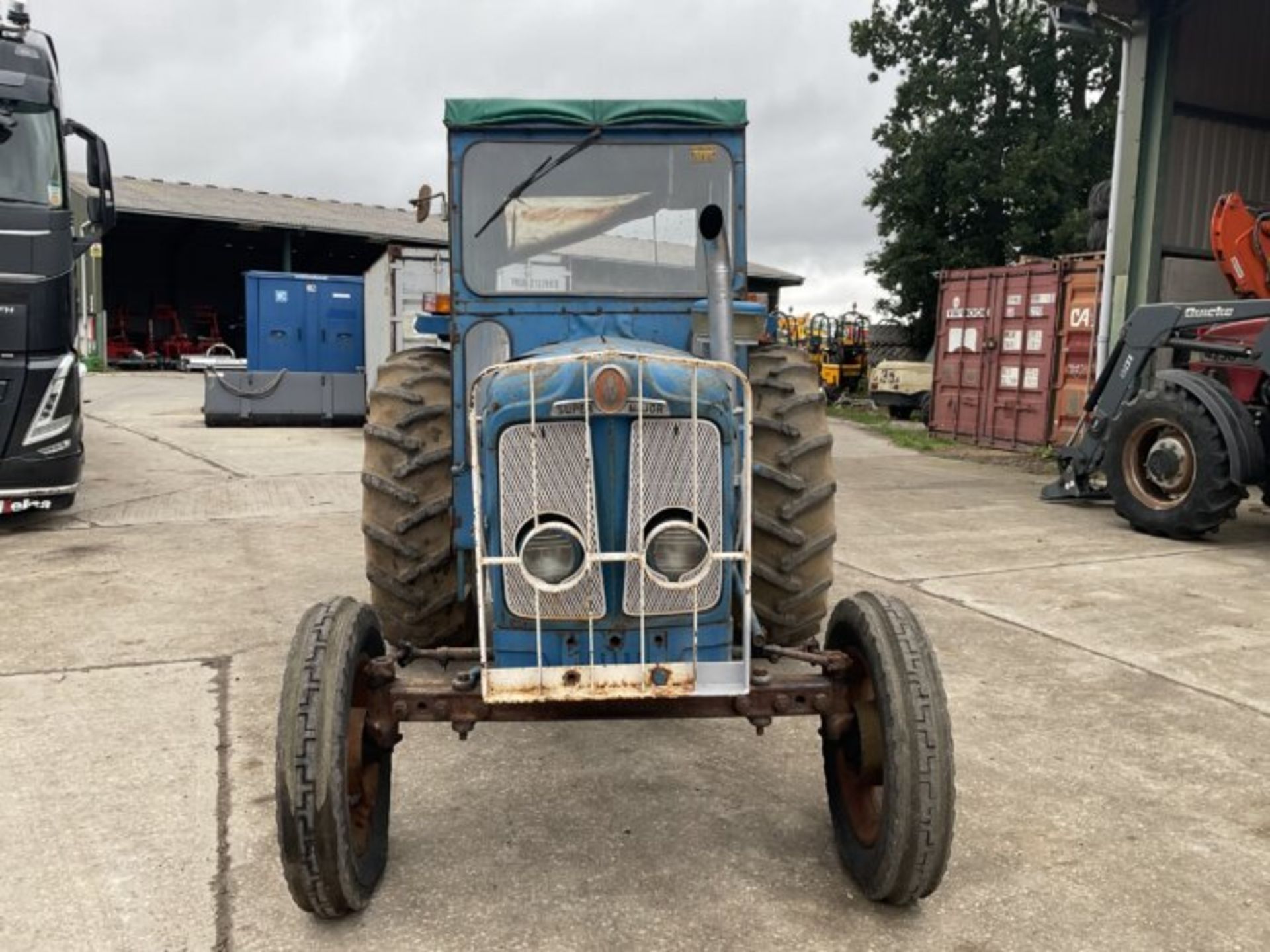 FORDSON SUPER MAJOR 6-CYLINDER TRACTOR - Image 3 of 10