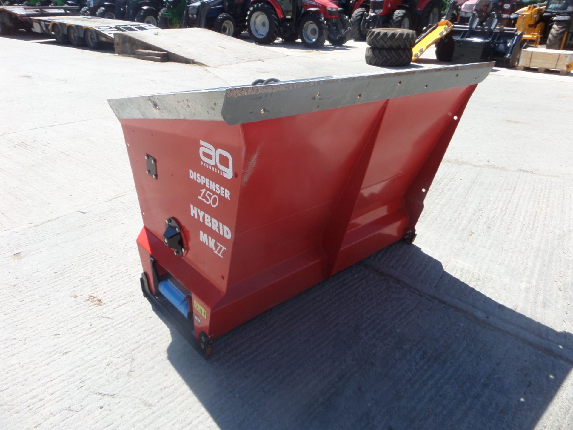 AG DISPENSER 150 HYBRID MK2 SAND DISPENSER WITH EURO BRACKETS - YEAR 2019 - VERY LITTLE USE - Image 3 of 6