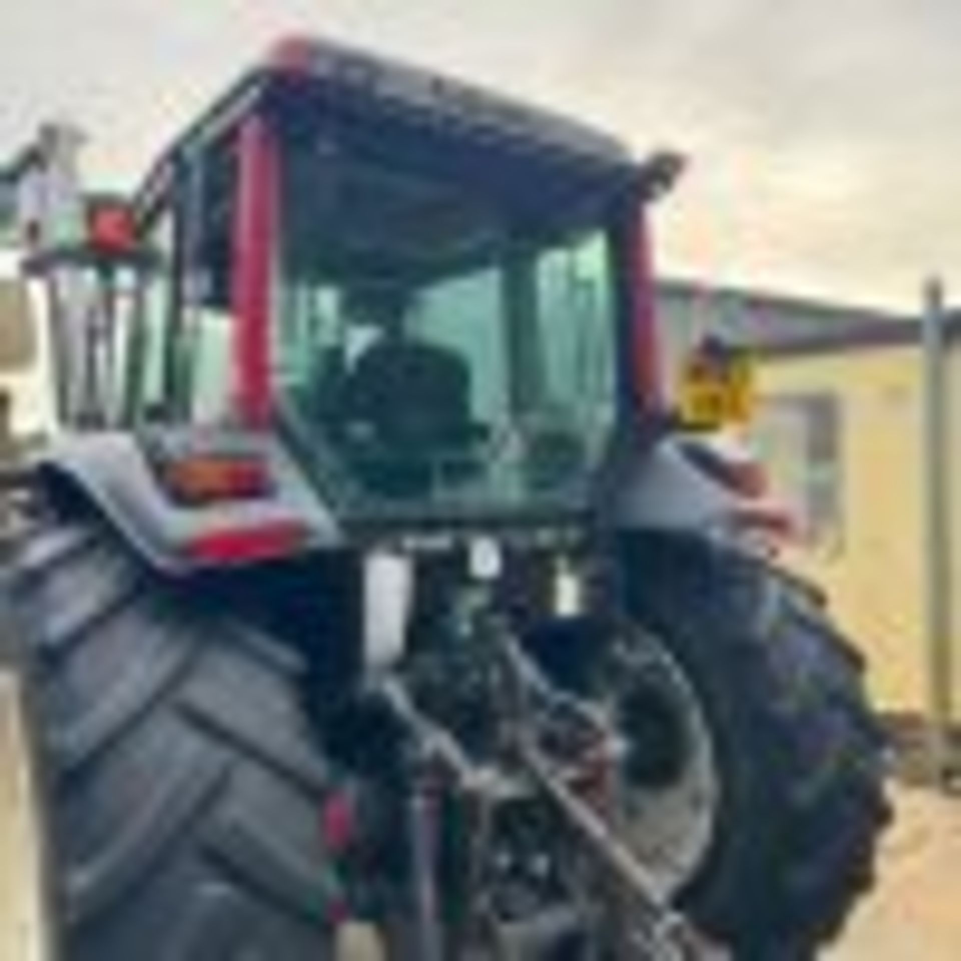 VERSATILE AND POWERFUL: VALTRA A93 WITH LOADER - AUCTION NOW OPEN! - Bild 3 aus 18